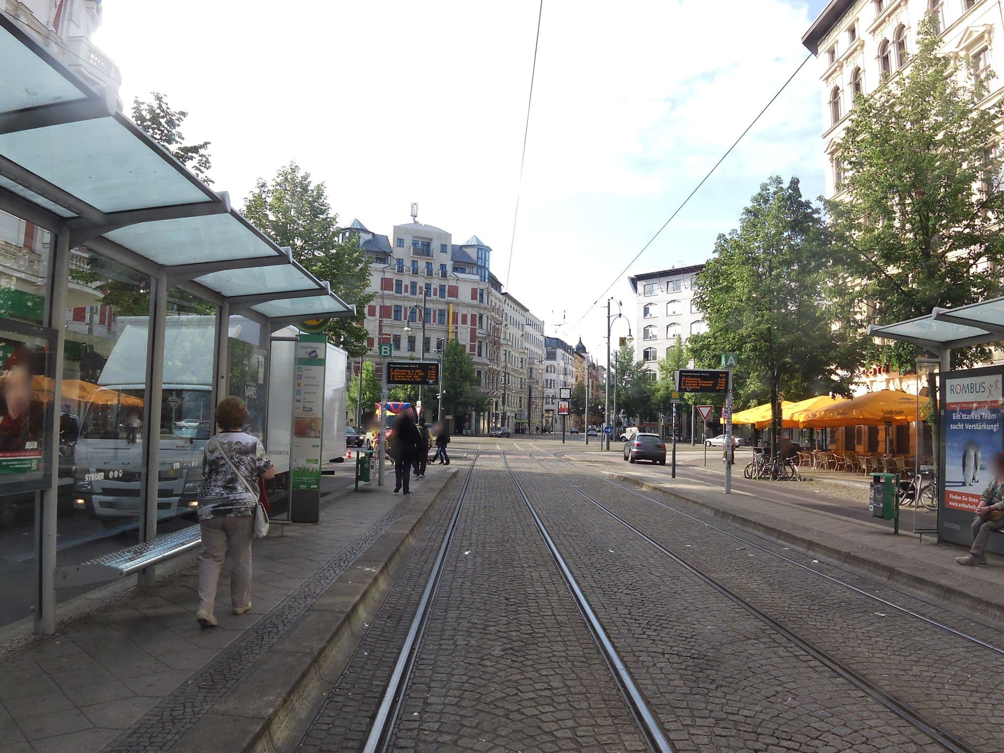 Street view near Golden Pearl Hotel & Restaurant, Magdeburg — © zoegglmeyr (CC BY-SA · Mapillary)