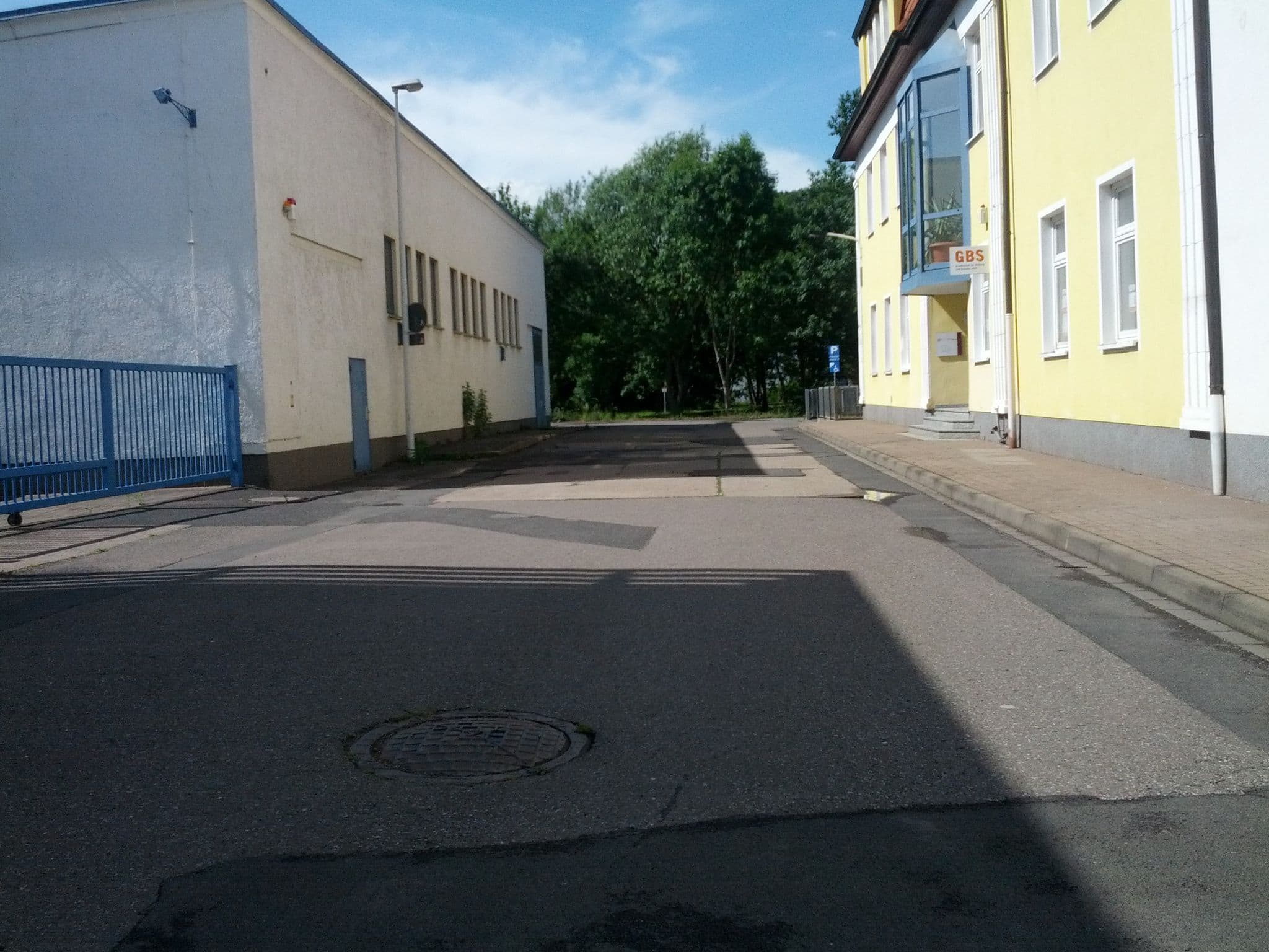 Street view near Saphir, Eisenach — © zoegglmeyr (CC BY-SA · Mapillary)