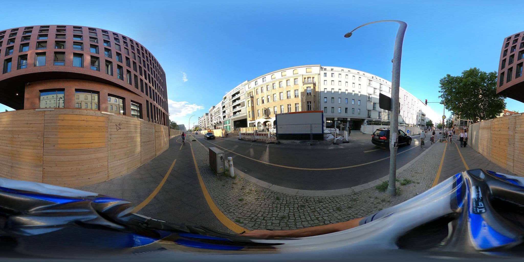 Street view near Somnia, Tiergarten — © eserte (CC BY-SA · Mapillary)