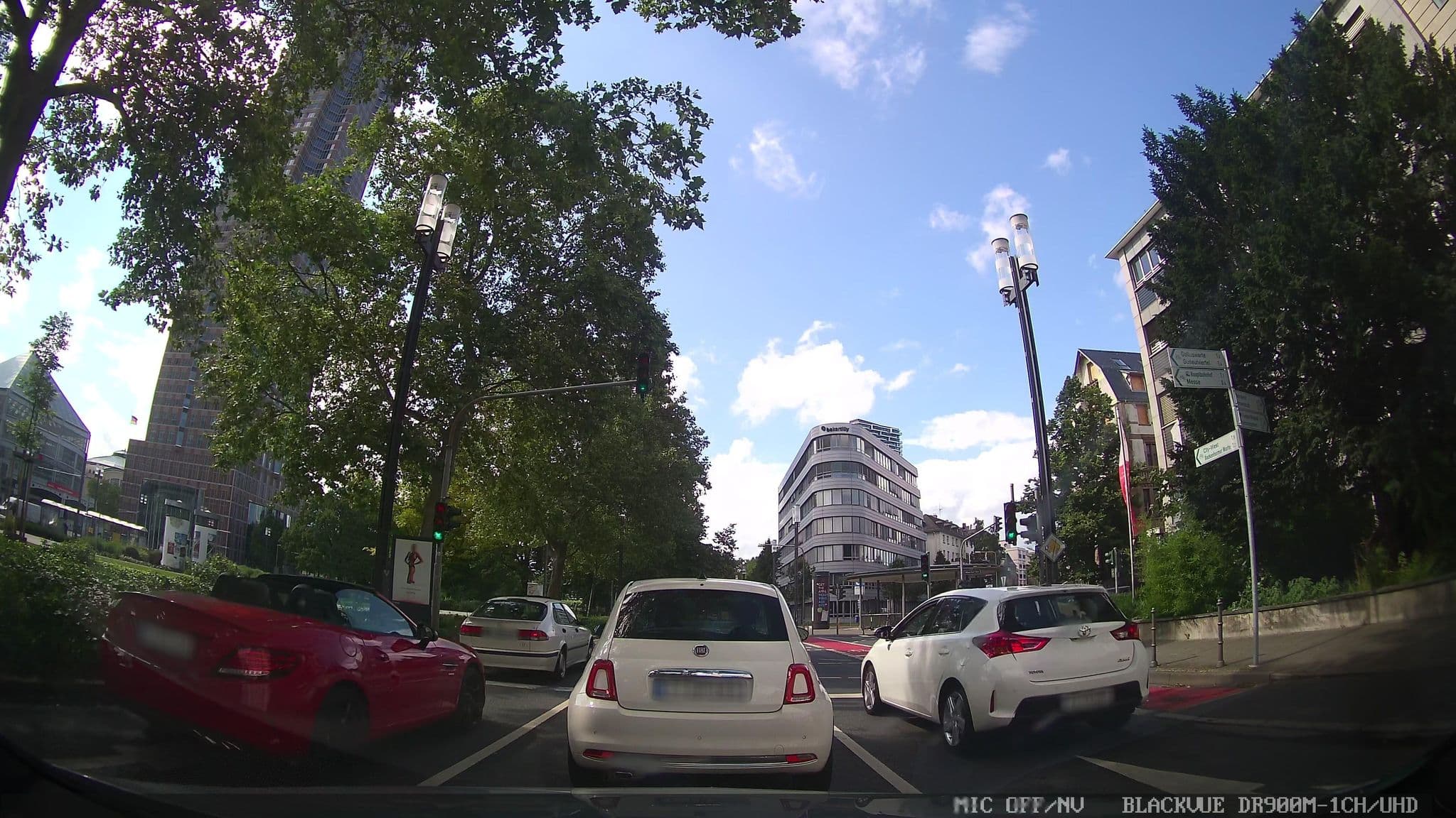 Street view near TAJ Hessischer Hof, Frankfurt am Main — © chuck (CC BY-SA · Mapillary)