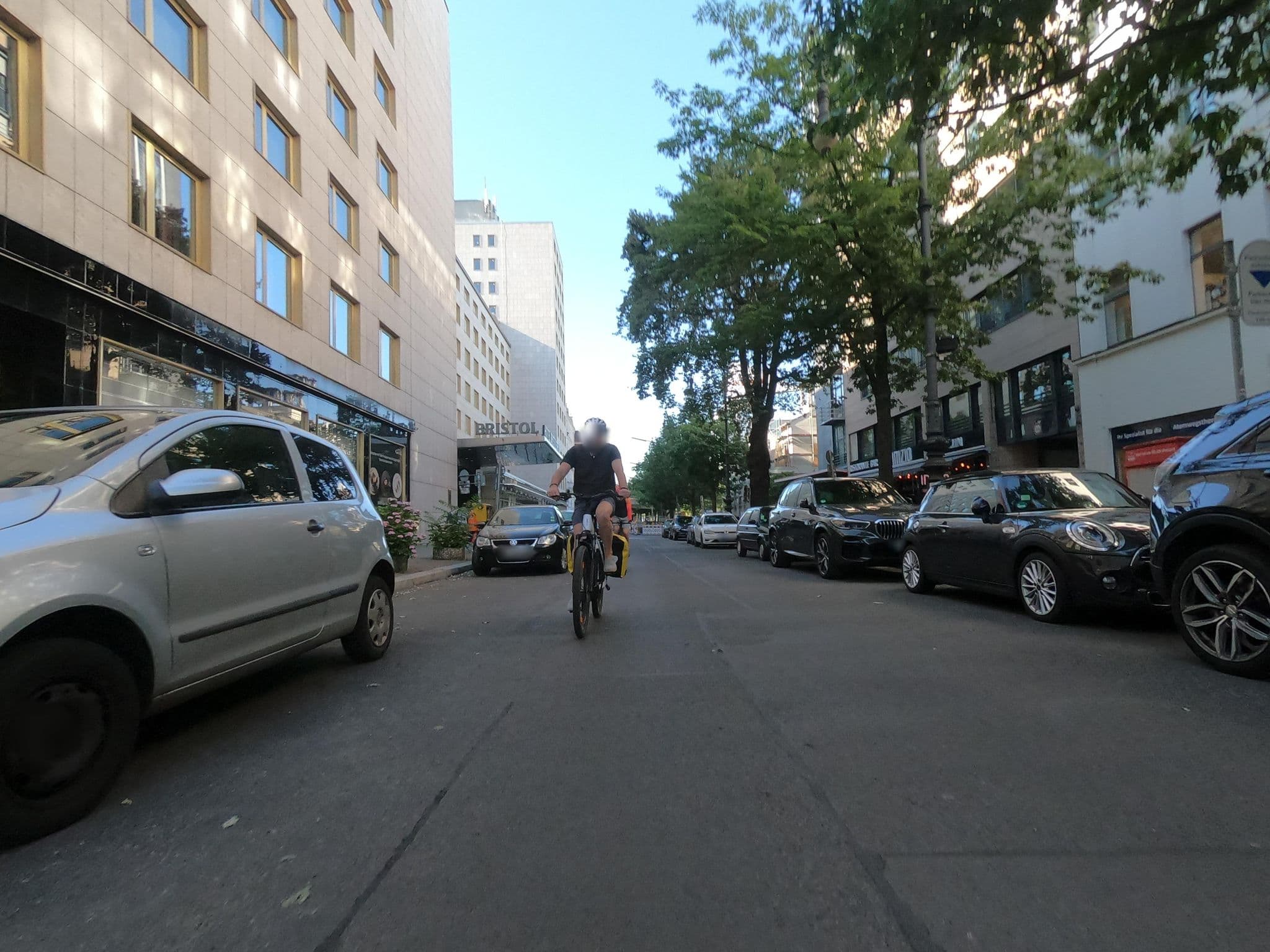 Street view near Hotel Bristol Berlin, Schöneberg — © carlheinz (CC BY-SA · Mapillary)