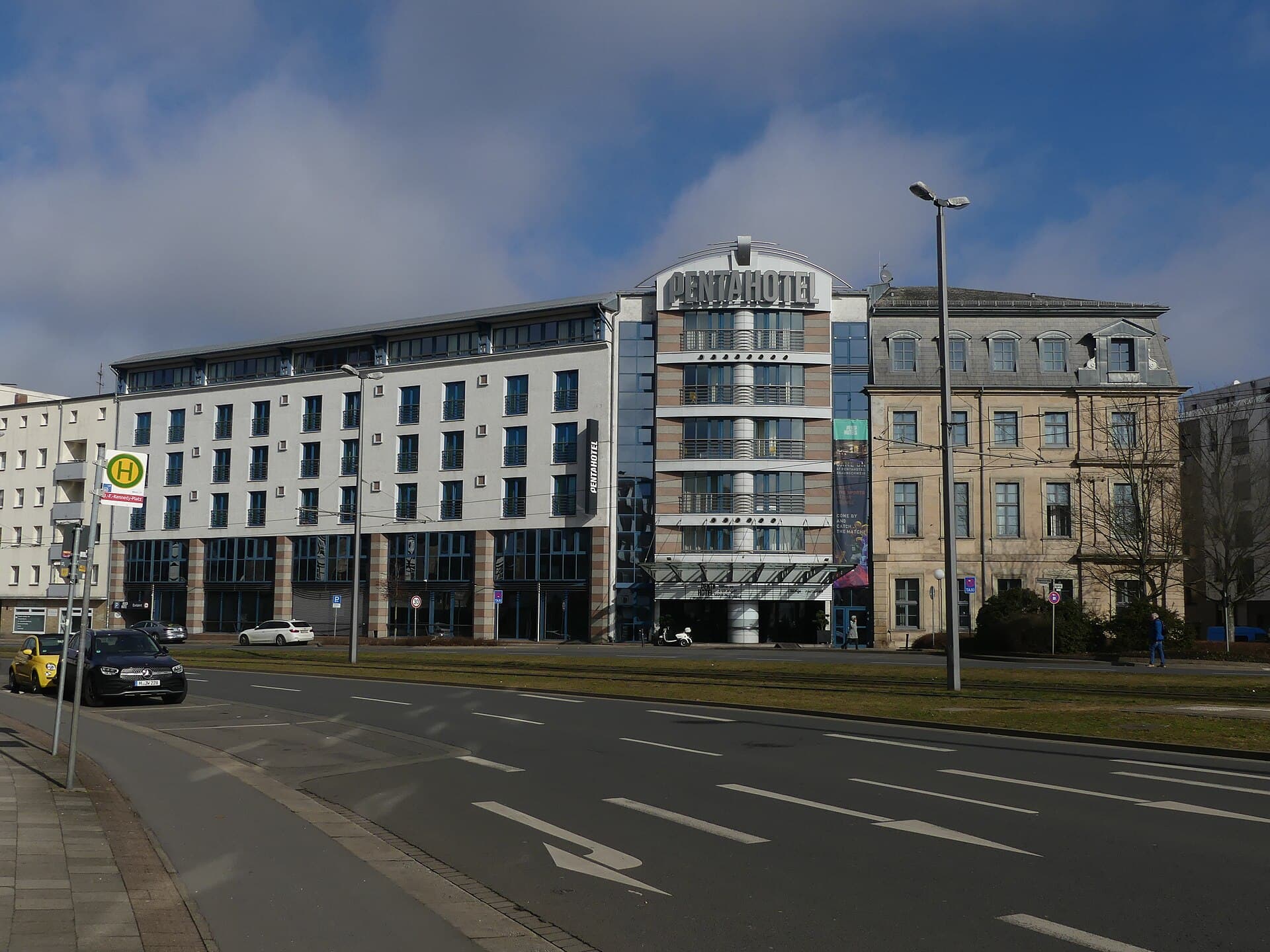 Pentahotel Braunschweig (via Wikimedia Commons, CC BY-SA 4.0)