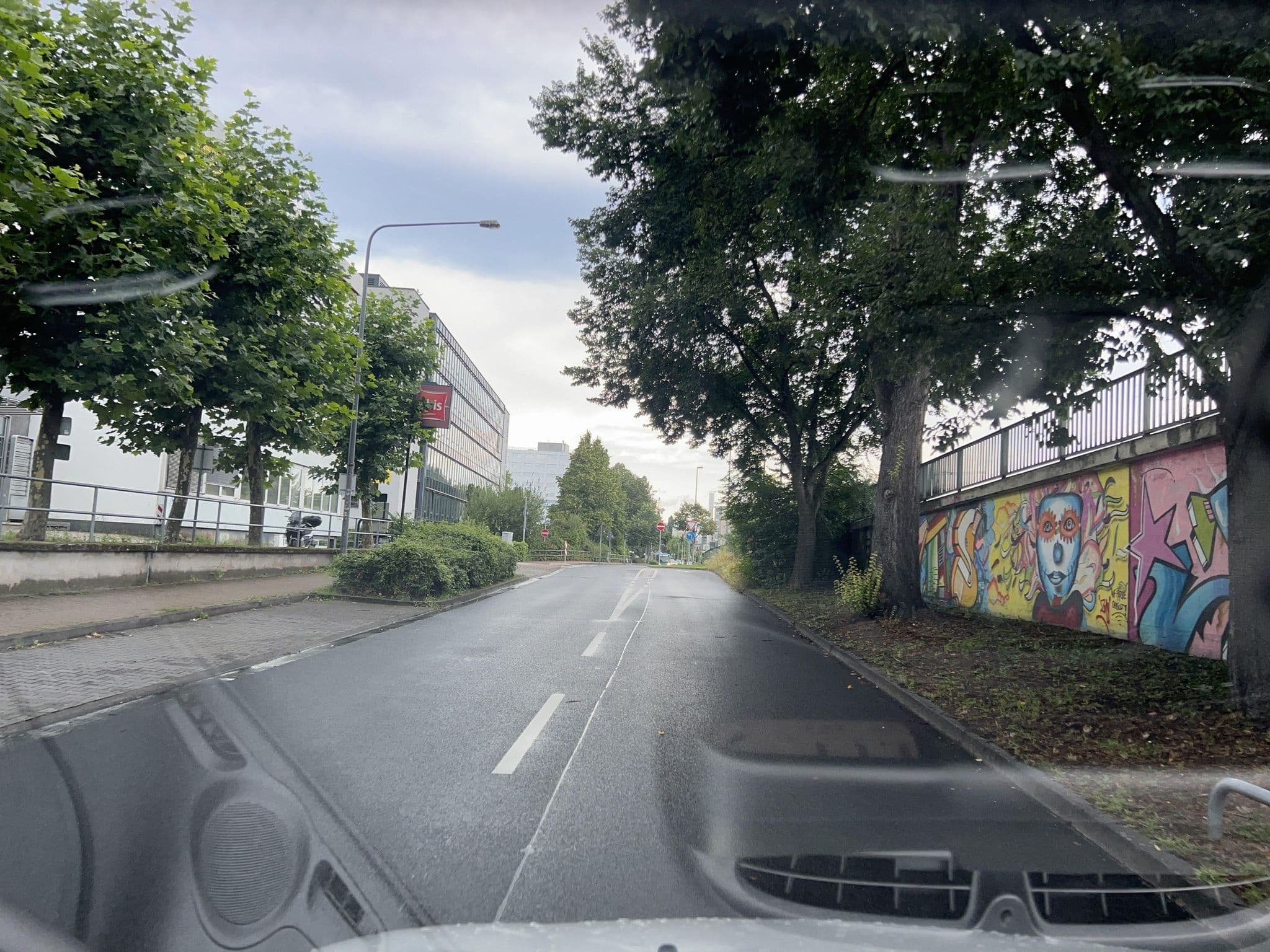 Street view near Ibis Frankfurt City West, Gallus — © robffm (CC BY-SA · Mapillary)