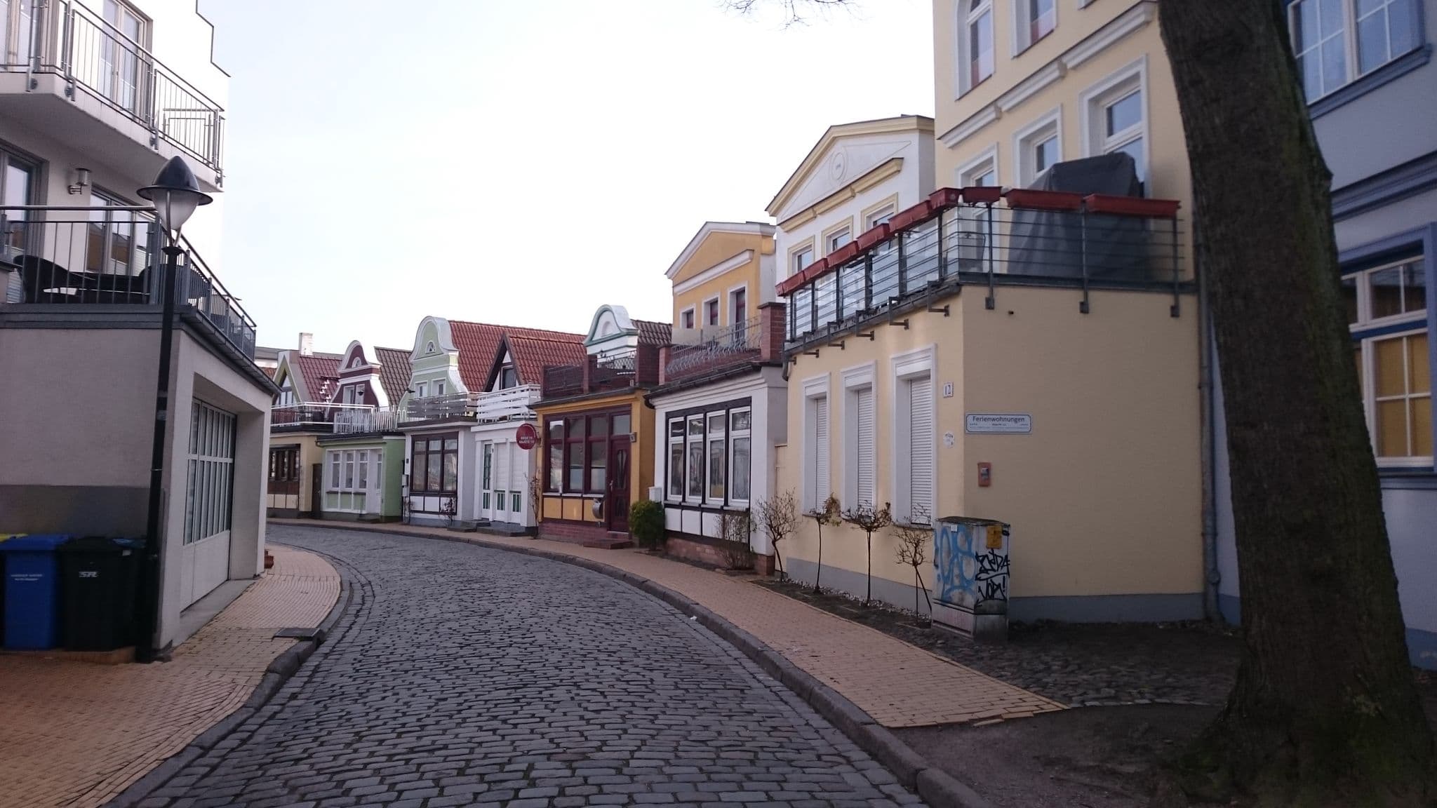 Street view near Deck 10 / Kajüte 10, Warnemünde — © thx (CC BY-SA · Mapillary)
