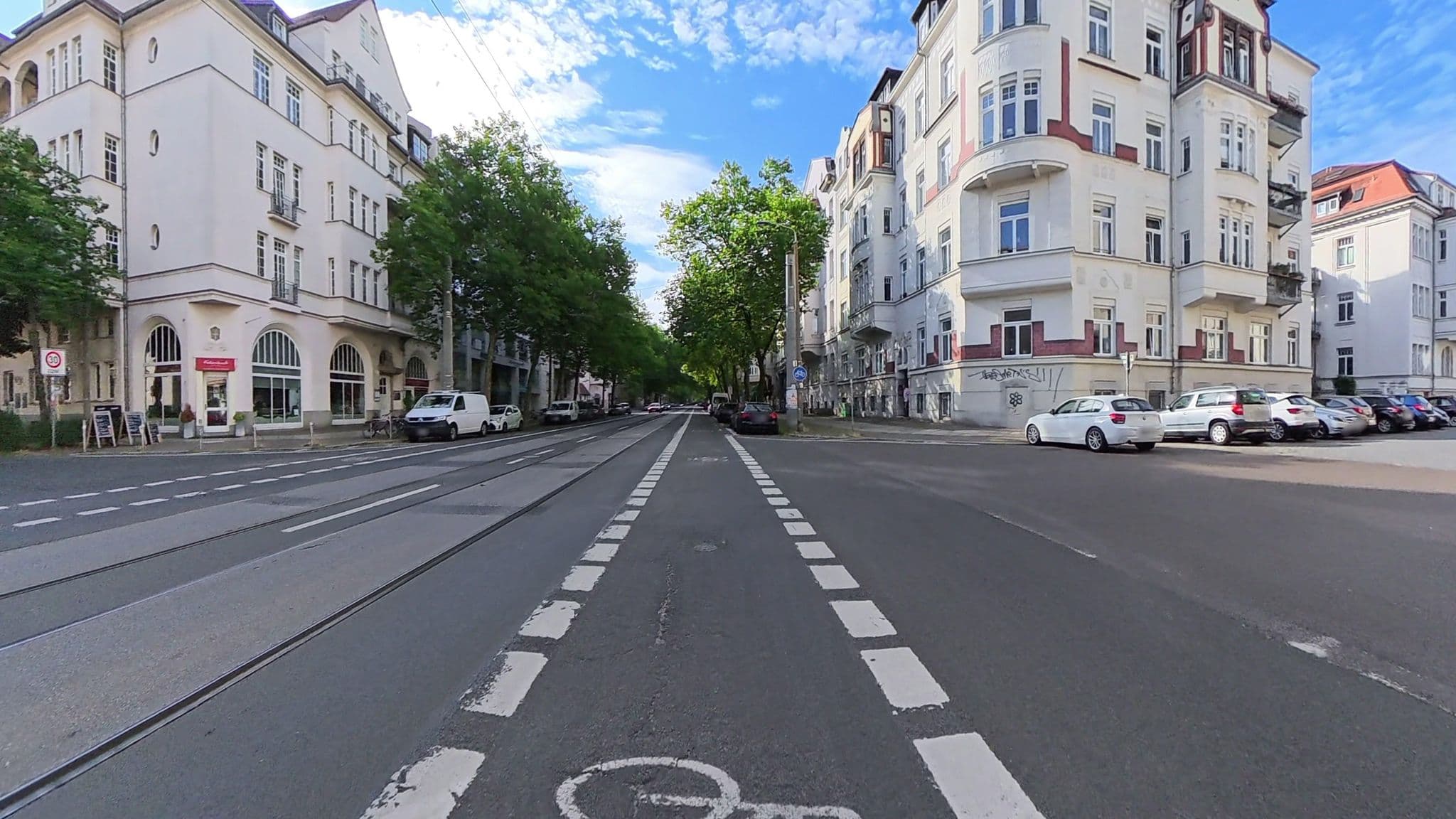 Street view near Hotel de Saxe, Gohlis — © AR88 (CC BY-SA · Mapillary)