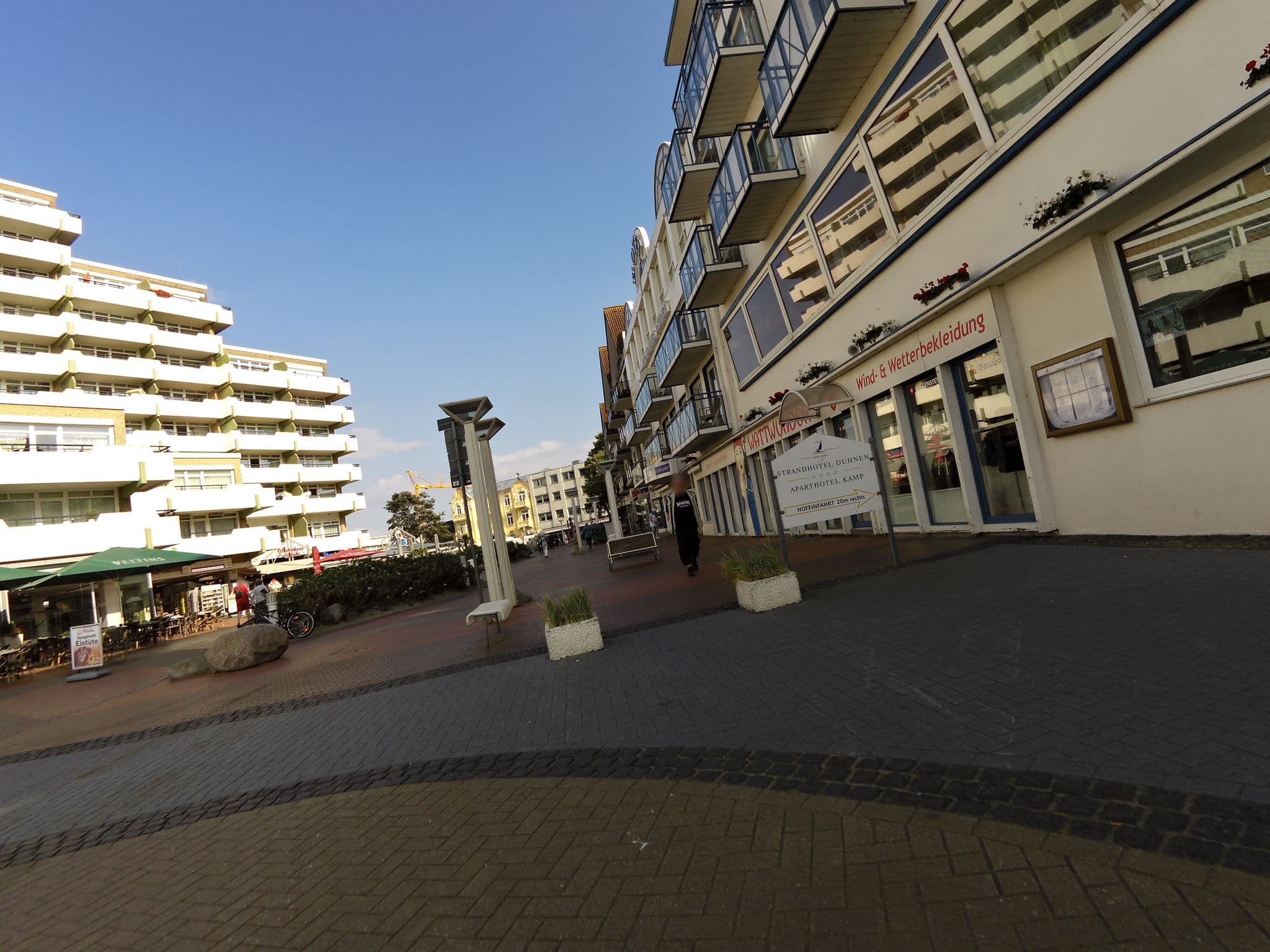 Street view near Strandhotel Duhnen, Cuxhaven — © bitnapper (CC BY-SA · Mapillary)