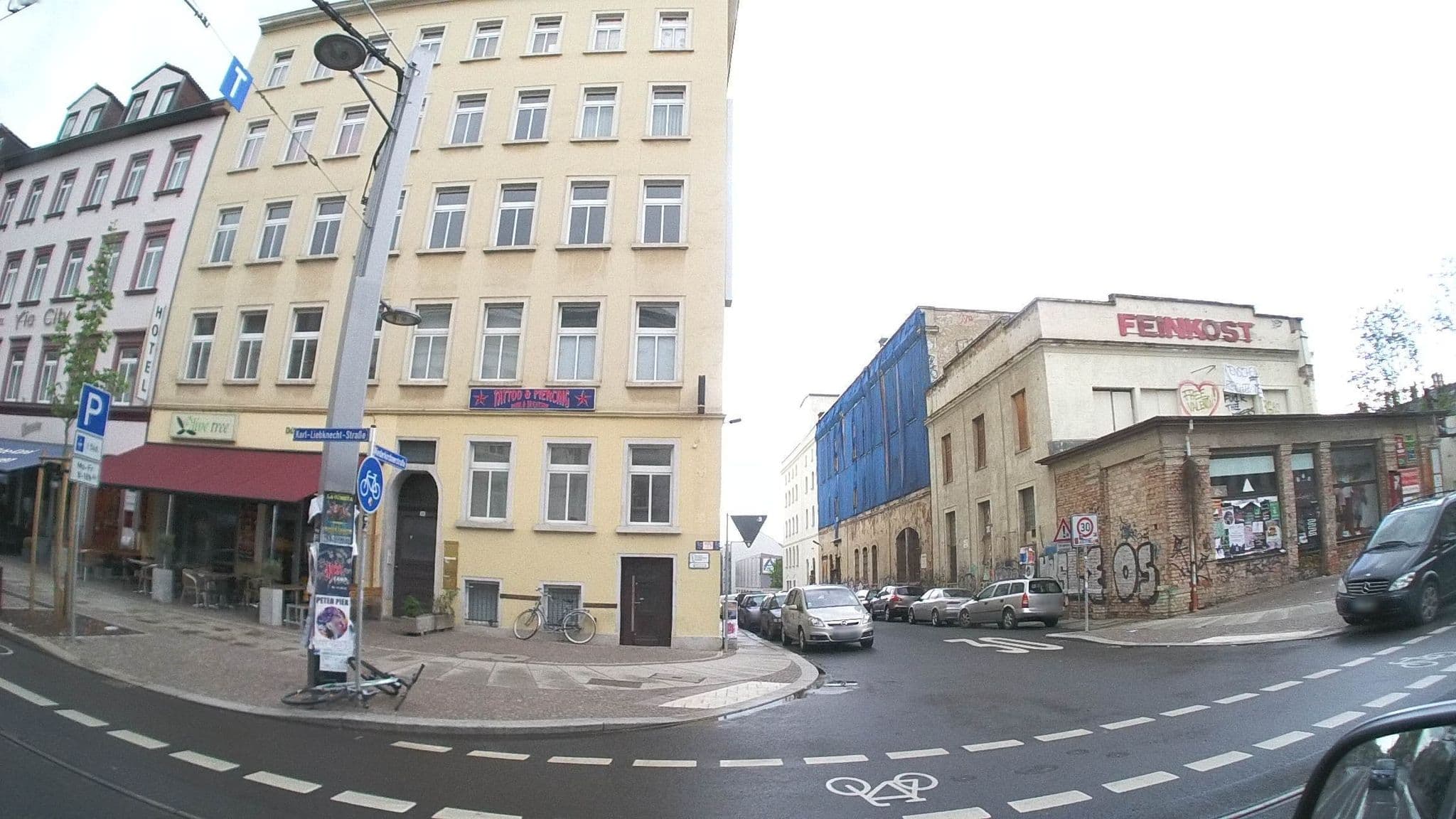 Street view near ViaCity, Leipzig — © fahrradfahrer (CC BY-SA · Mapillary)