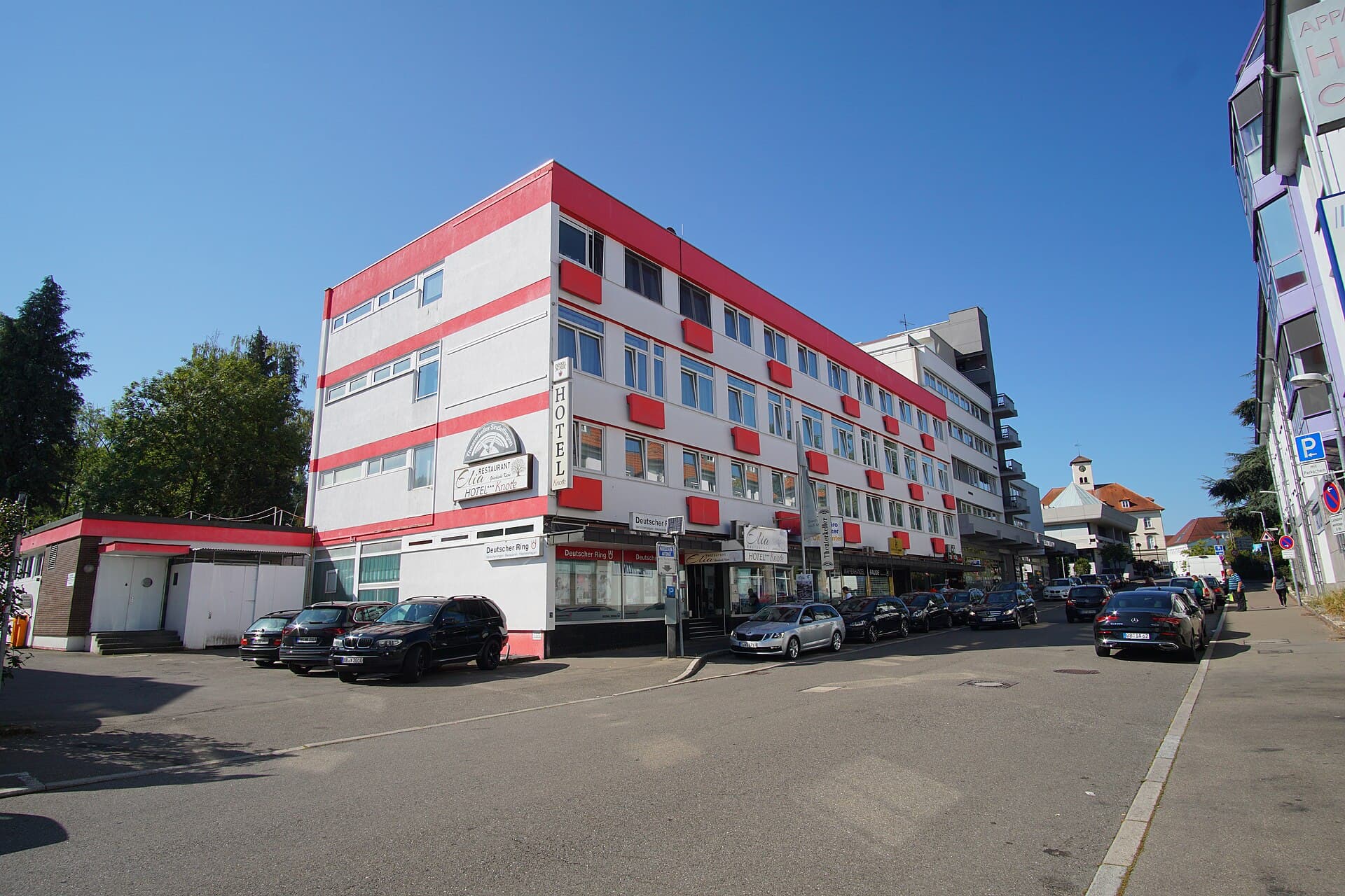 Hotel Knote (via Wikimedia Commons, CC BY-SA 3.0)