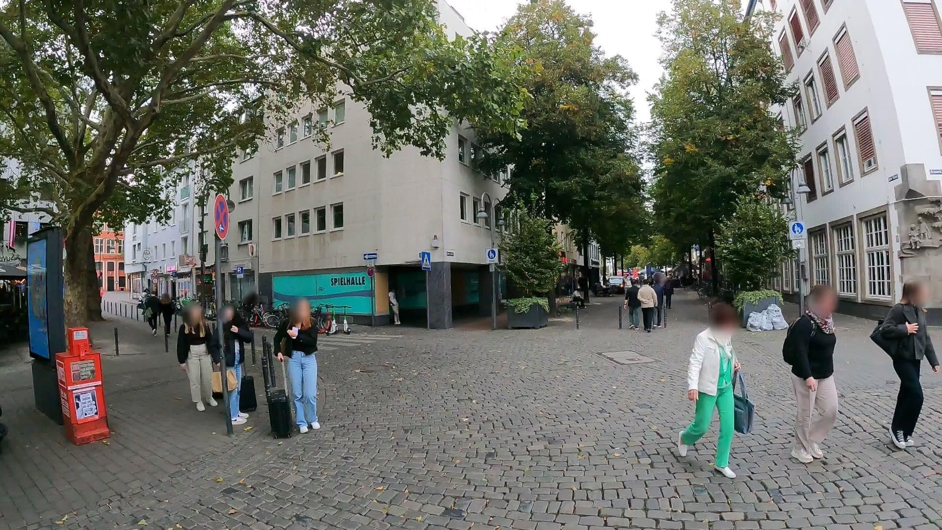 Street view near XII Apostel Albergo Hotel, Altstadt Nord — © popball (CC BY-SA · Mapillary)