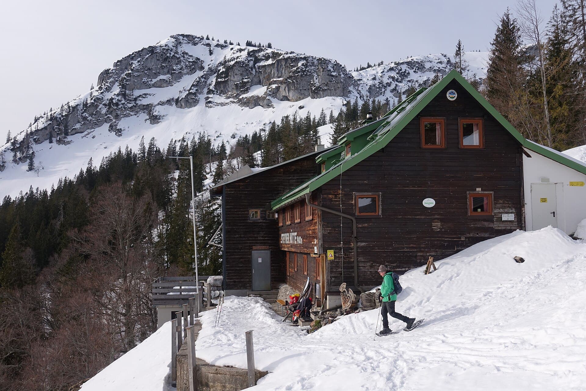 Steyrer Hütte (via Wikimedia Commons, CC BY-SA 4.0)