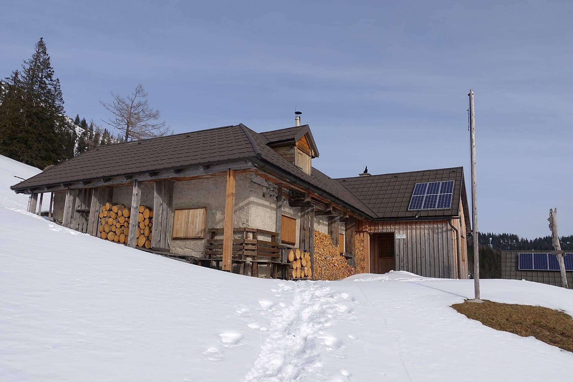 Ahornalmhütte (via Wikimedia Commons, CC BY-SA 4.0)