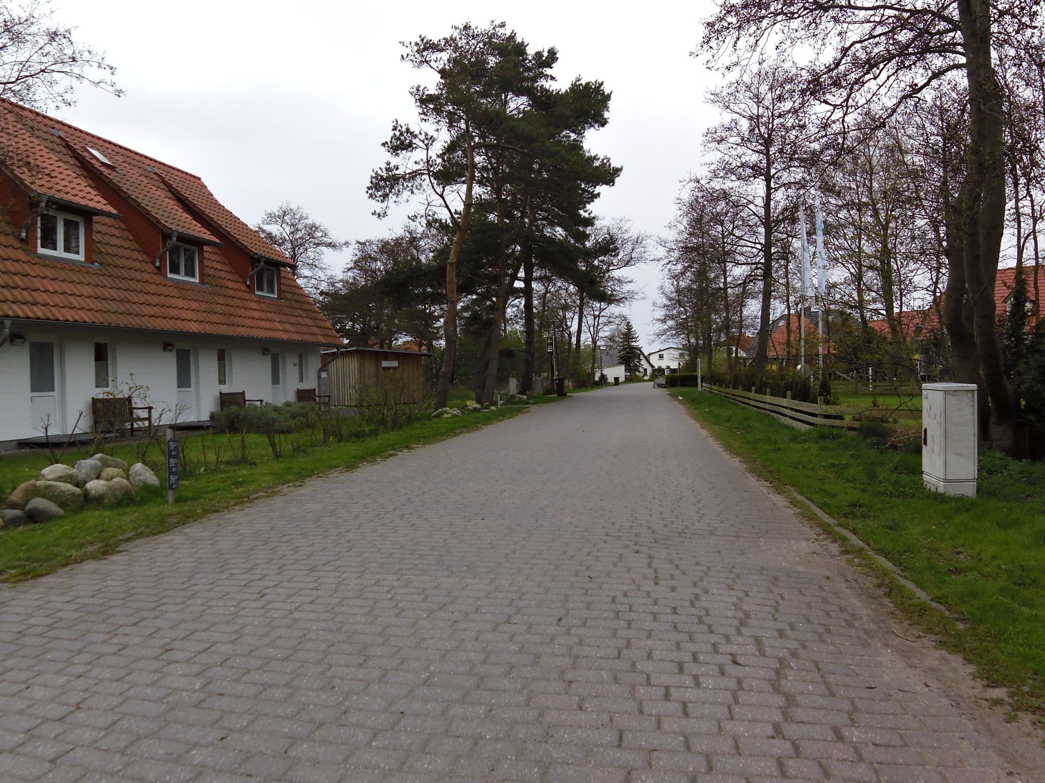 Street view near Inselhaus Hiddensee, Hiddensee — © zoegglmeyr (CC BY-SA · Mapillary)