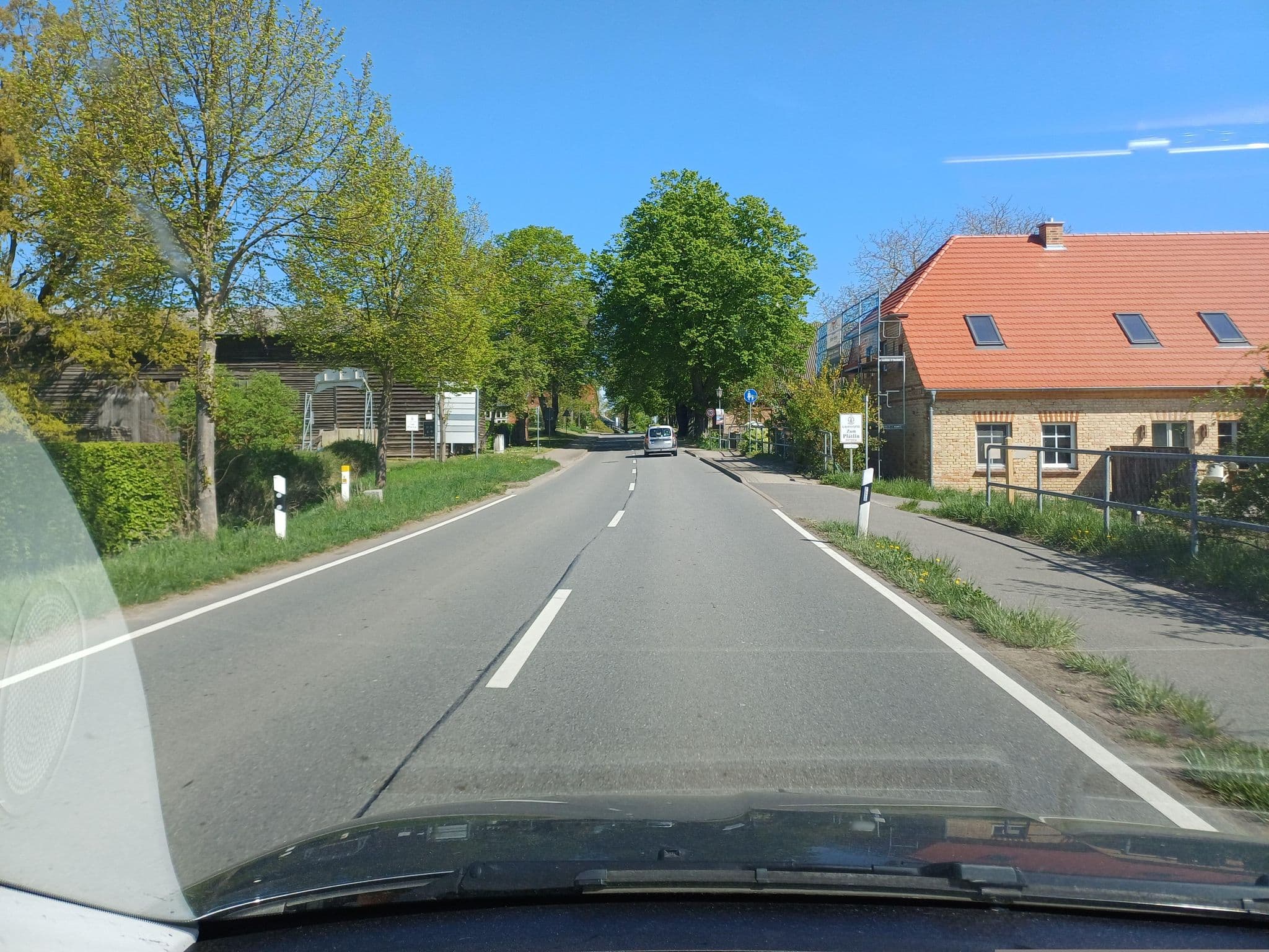 Street view near Kanuhof Wustrow, Wesenberg — © wentus (CC BY-SA · Mapillary)