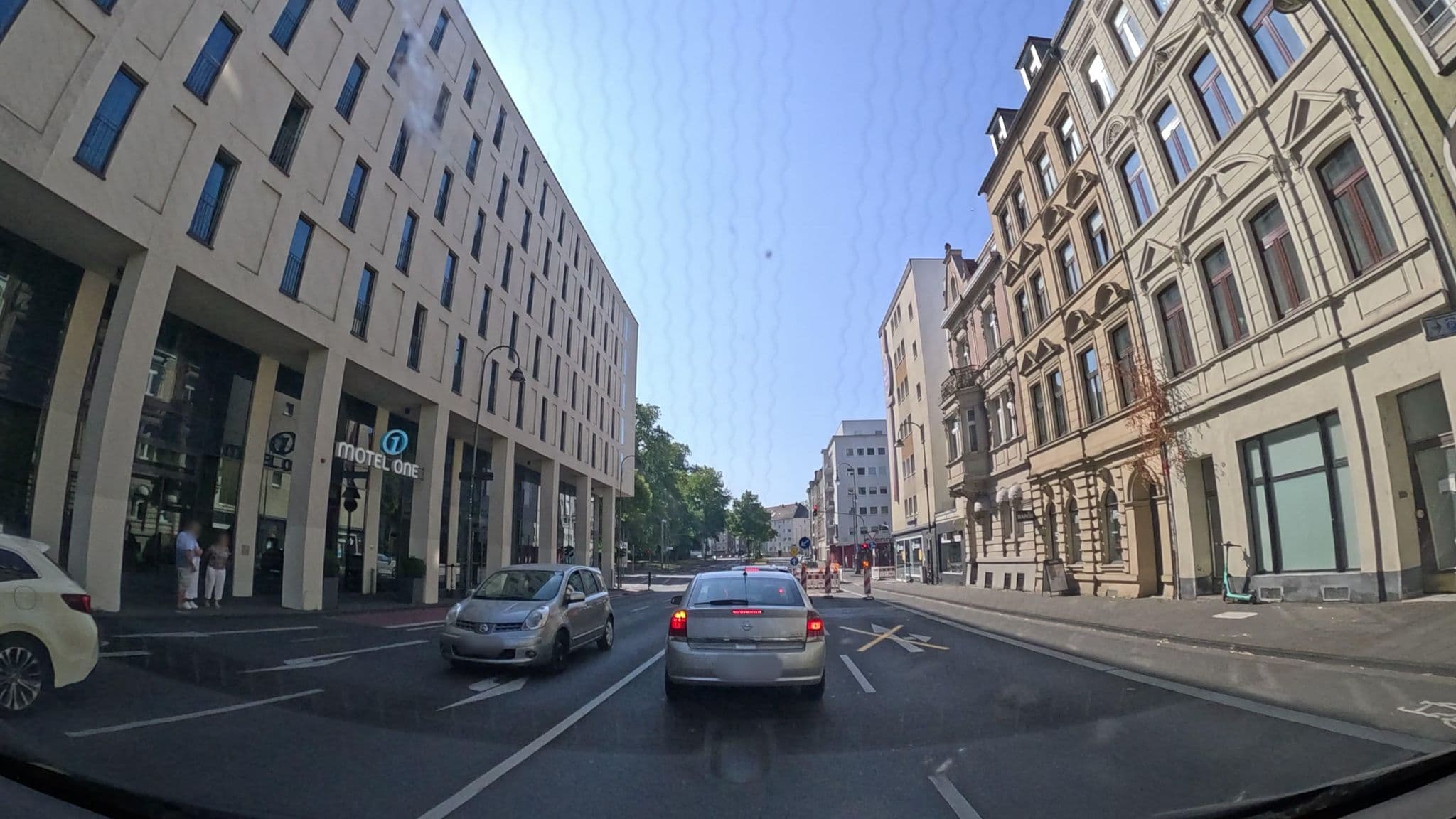 Street view near Motel One Köln-Mediapark, Neustadt/Nord — © rmic (CC BY-SA · Mapillary)