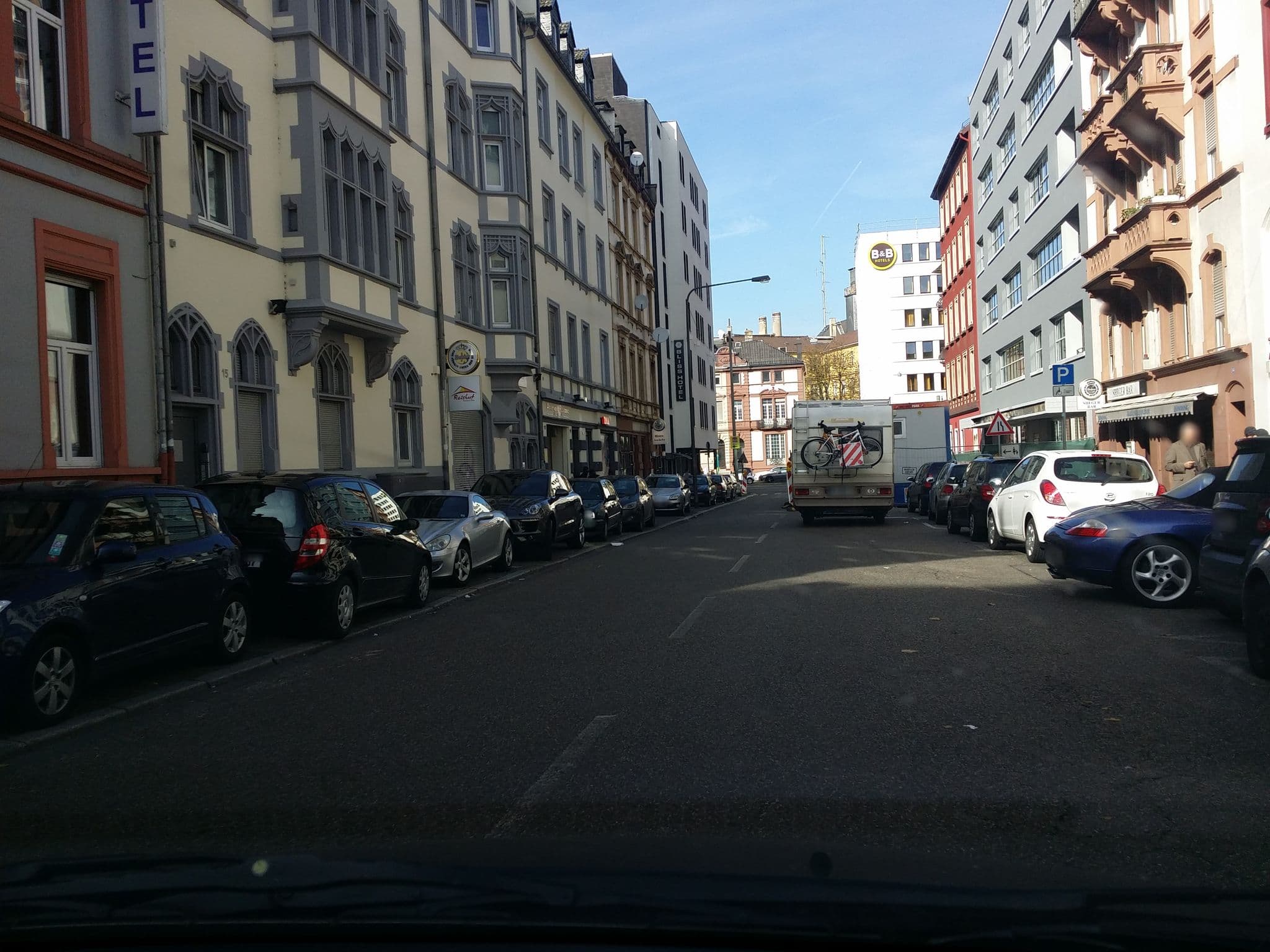 Street view near Hotel Columbus, Frankfurt am Main — © b166er (CC BY-SA · Mapillary)
