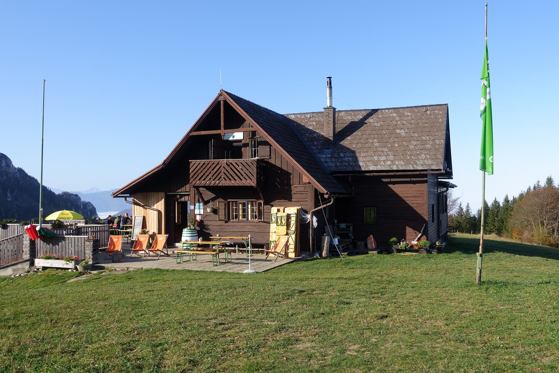 Grünburger Hütte (via Wikimedia Commons, CC BY 4.0)