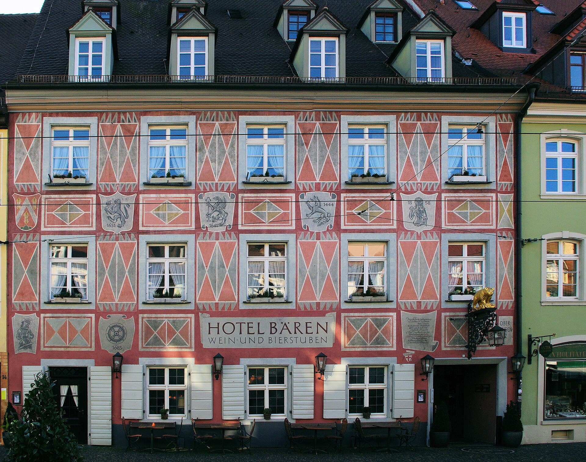 Zum Roten Bären (via Wikimedia Commons, CC BY-SA 3.0)