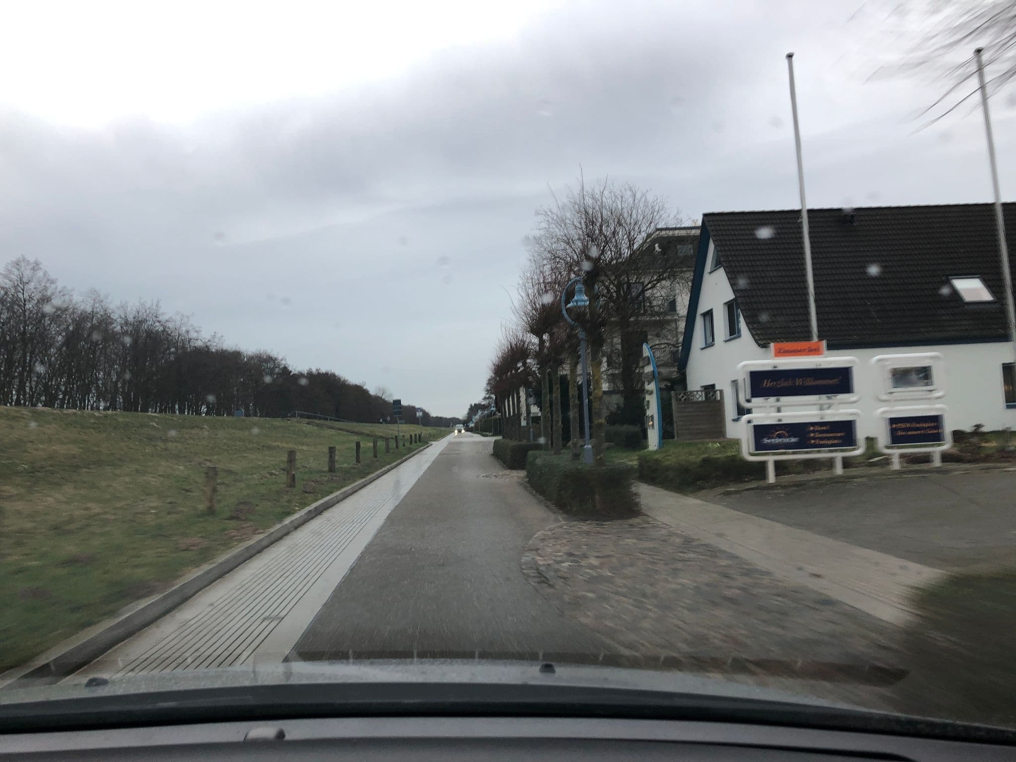 Street view near Hotel Restaurant Seebrücke, Zingst — © bejotel (CC BY-SA · Mapillary)