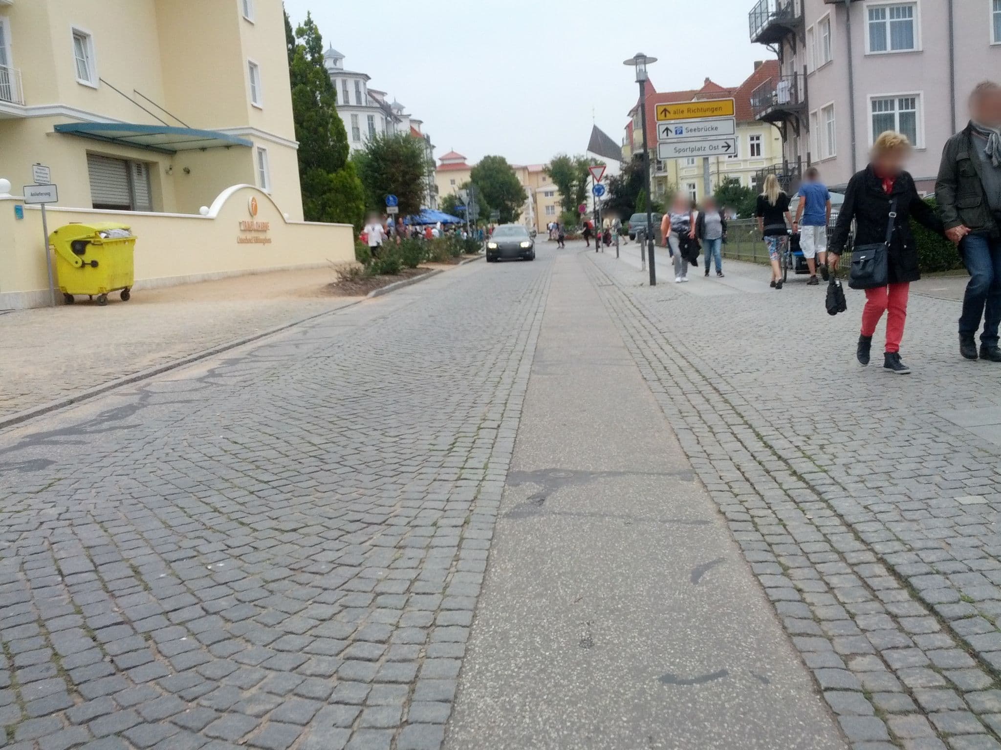 Street view near Pension Christine, Ostseebad Kühlungsborn — © zoegglmeyr (CC BY-SA · Mapillary)