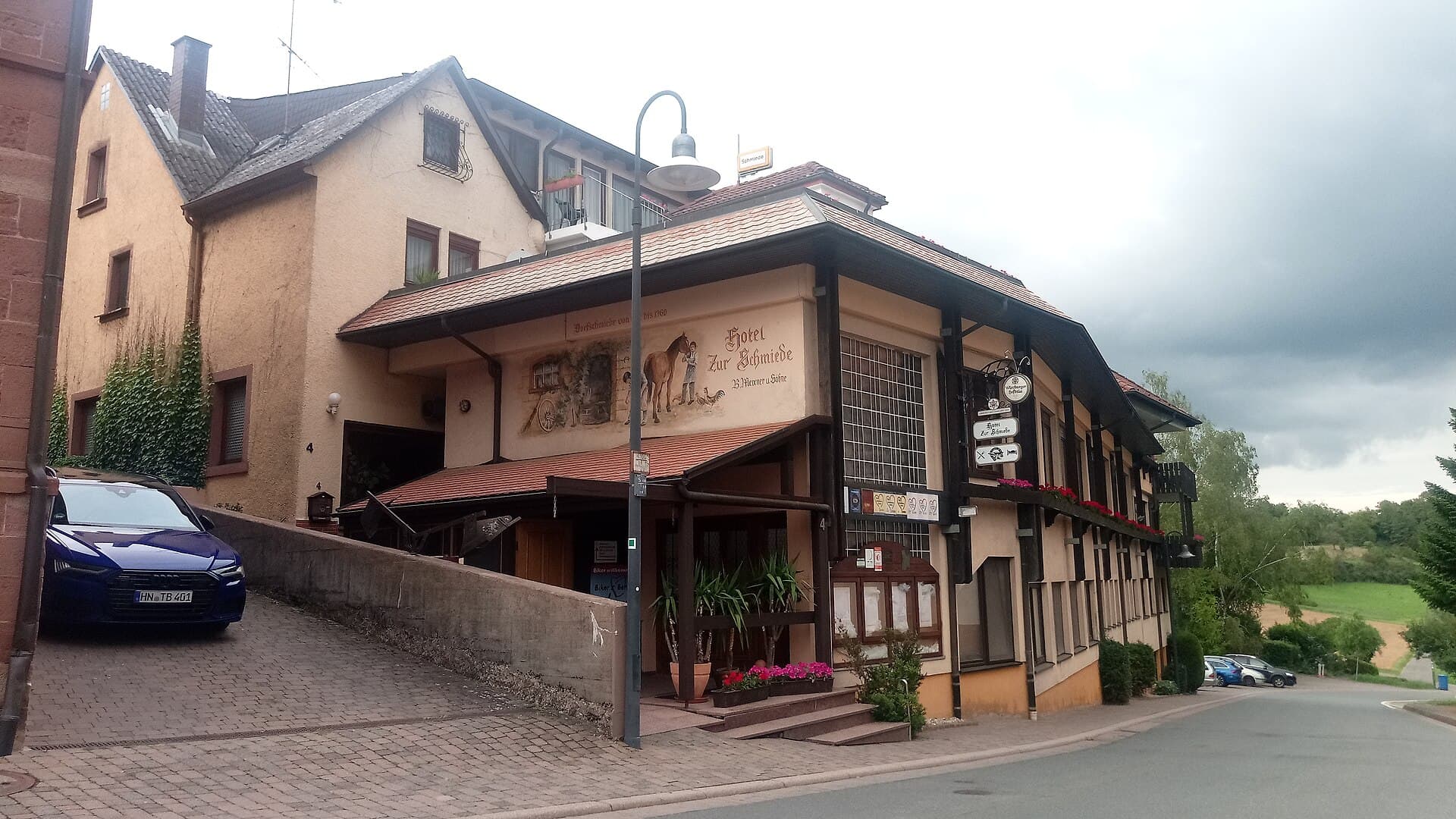 Hotel zur Schmiede (via Wikimedia Commons, CC BY 3.0)