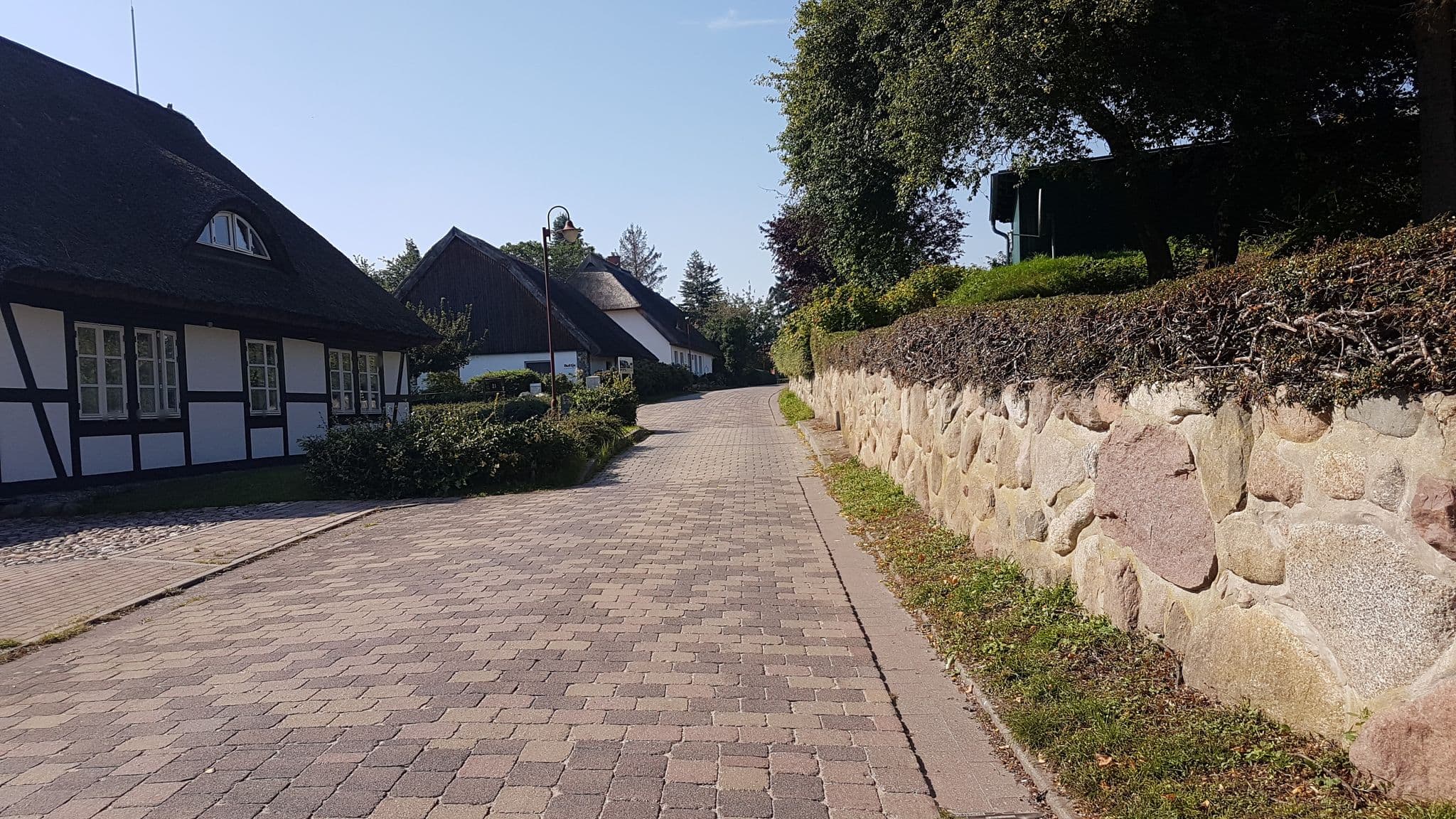 Street view near Haus Möwe, Ostseebad Binz