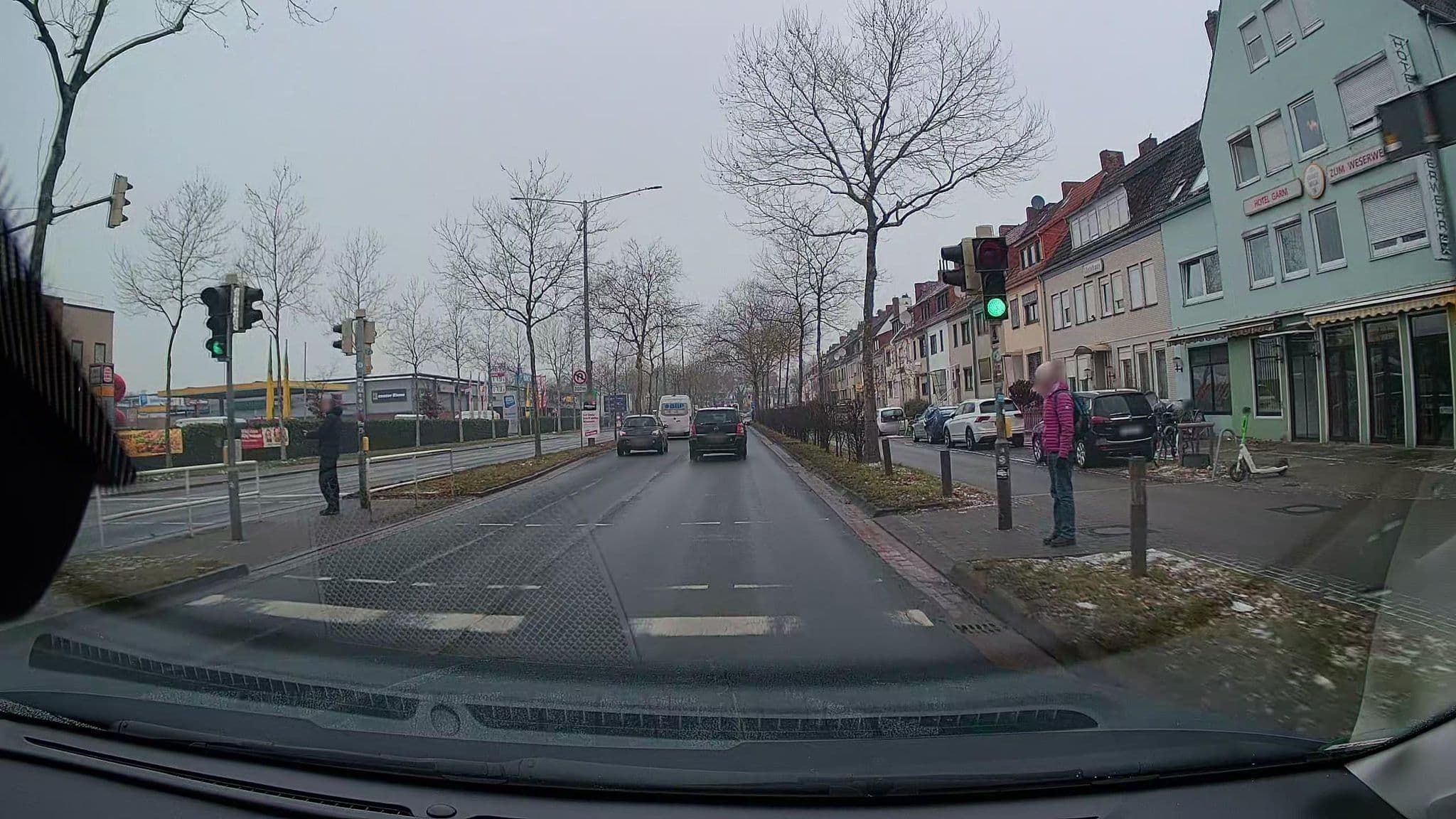 Street view near Zum Weserwehr, Bremen — © StefanS79 (CC BY-SA · Mapillary)