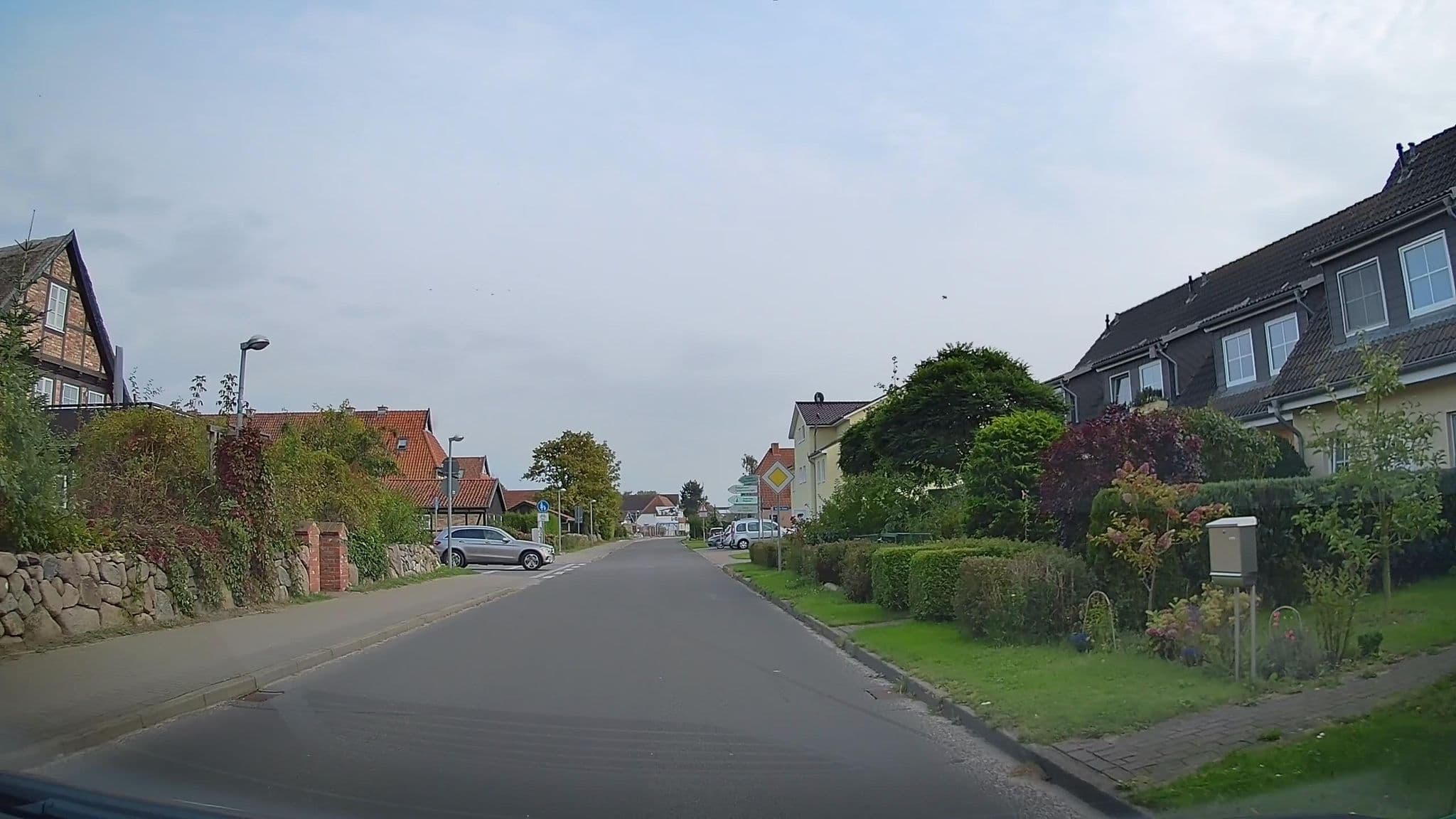 Street view near Fachwerk, Börgerende-Rethwisch — © hendel (CC BY-SA · Mapillary)