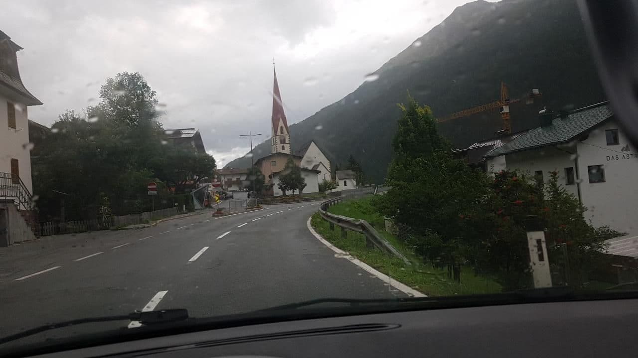 Street view near Haus Birgit, Pettneu