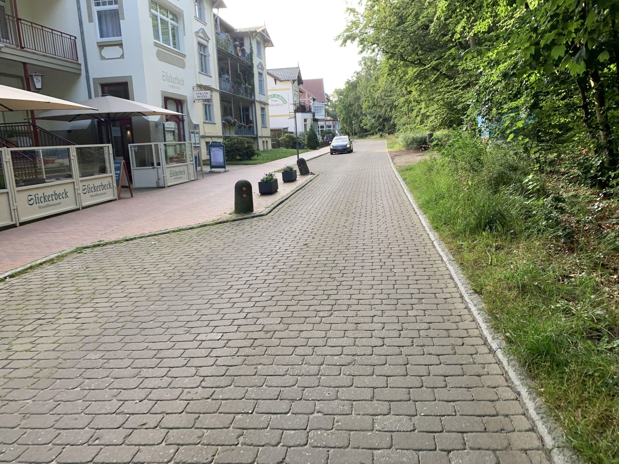 Street view near Strandhotel, Seeheilbad Graal-Müritz — © hasienda (CC BY-SA · Mapillary)
