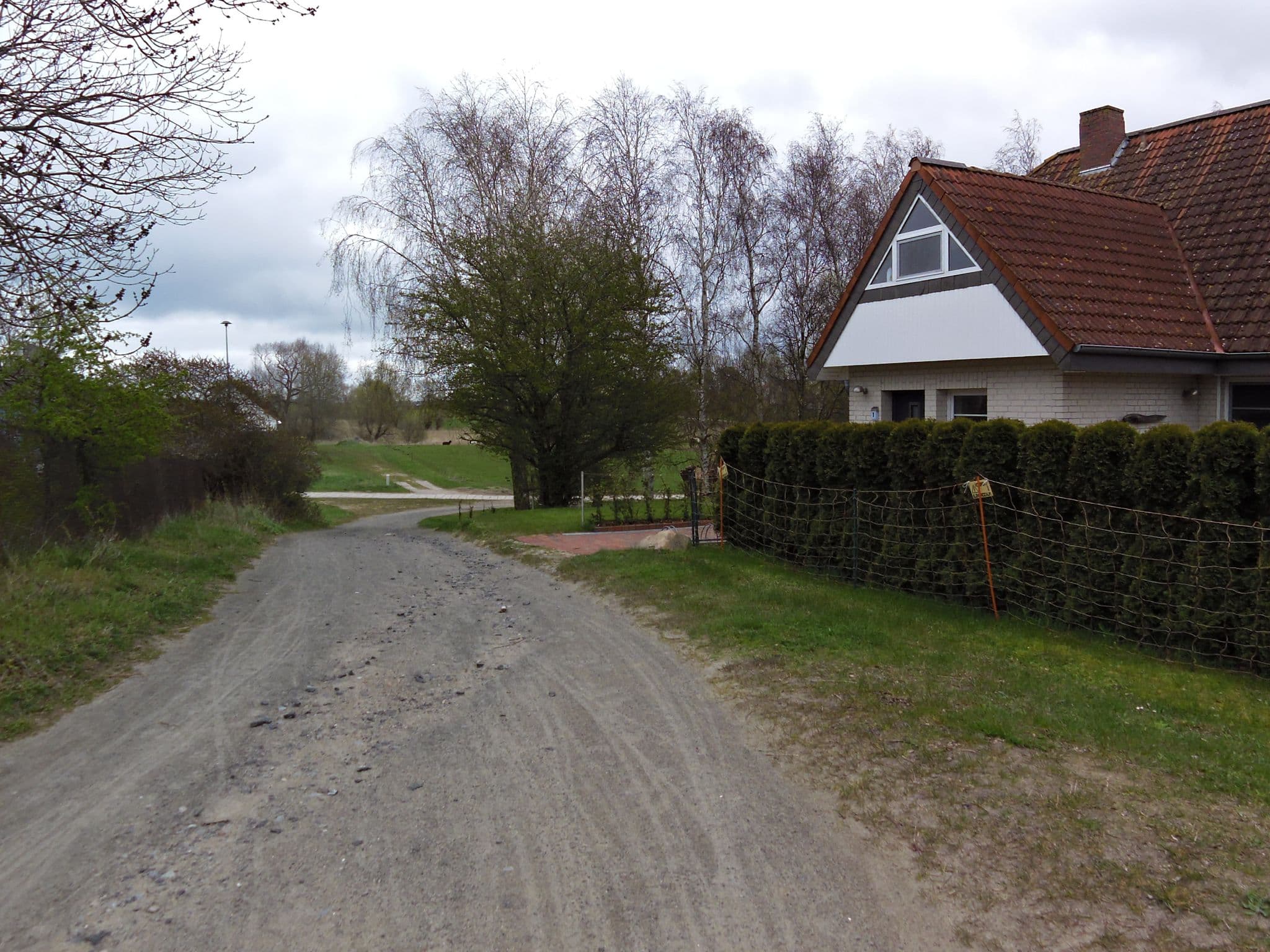 Street view near Sonnenhof, Hiddensee — © zoegglmeyr (CC BY-SA · Mapillary)