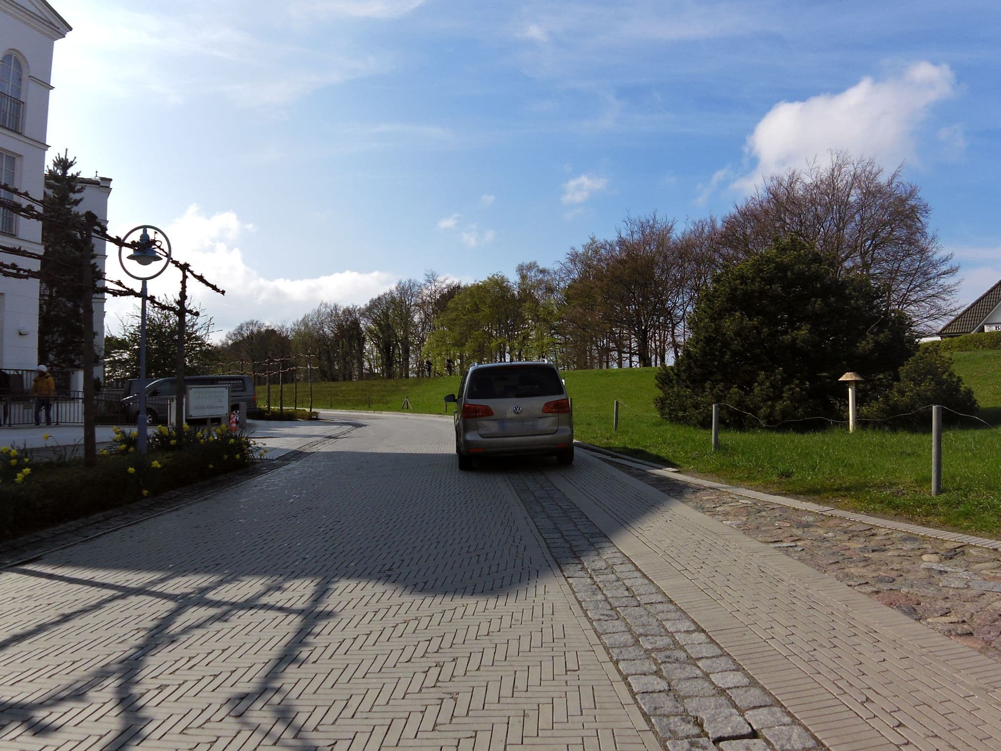 Street view near Strandhotel Zingst, Zingst — © zoegglmeyr (CC BY-SA · Mapillary)