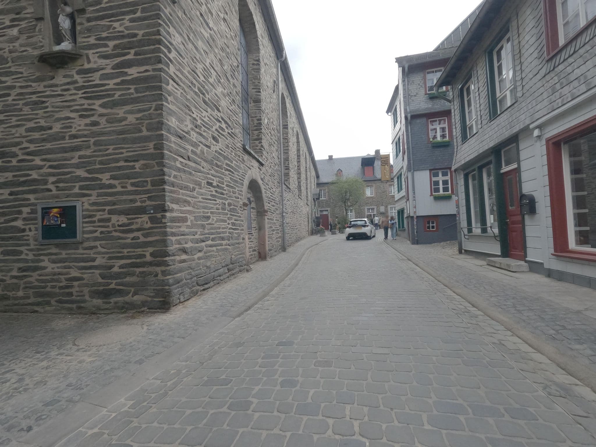 Street view near Haus Flosdorff, Monschau — © hektor1989 (CC BY-SA · Mapillary)