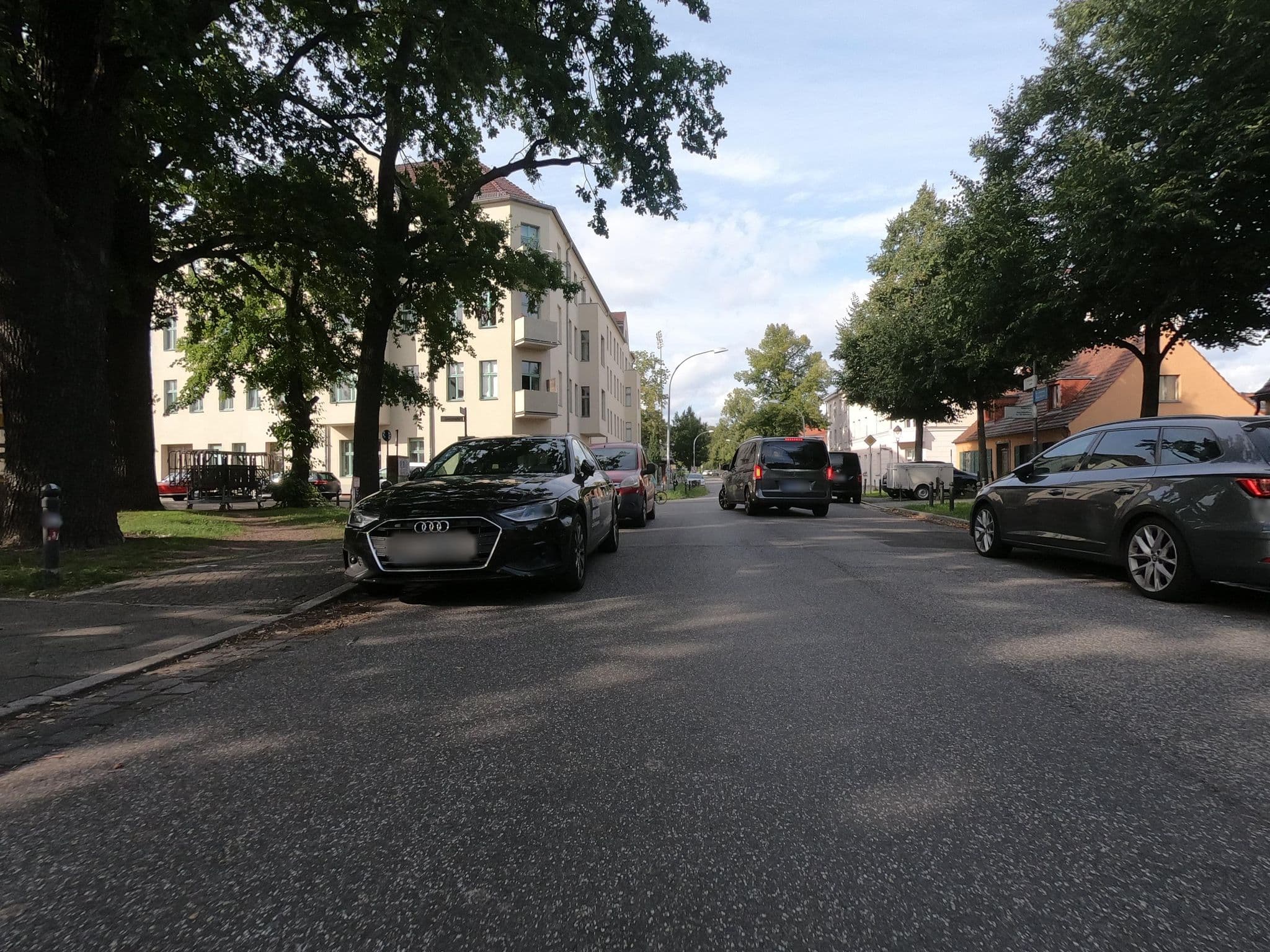 Street view near Pension Mittenentzwei, Potsdam — © carlheinz (CC BY-SA · Mapillary)