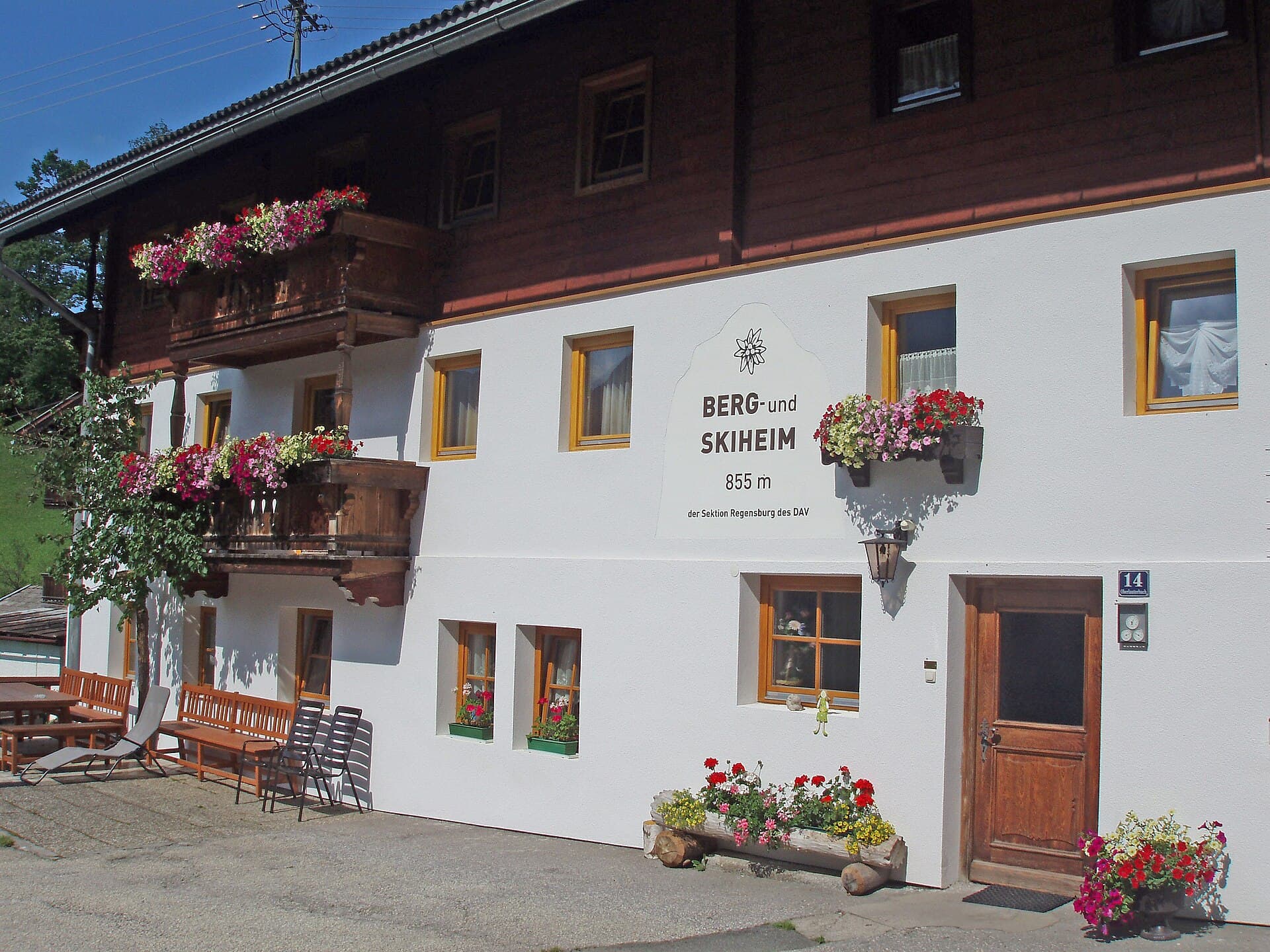 Berg- und Skiheim Brixen im Thale (via Wikimedia Commons, CC BY-SA 4.0)