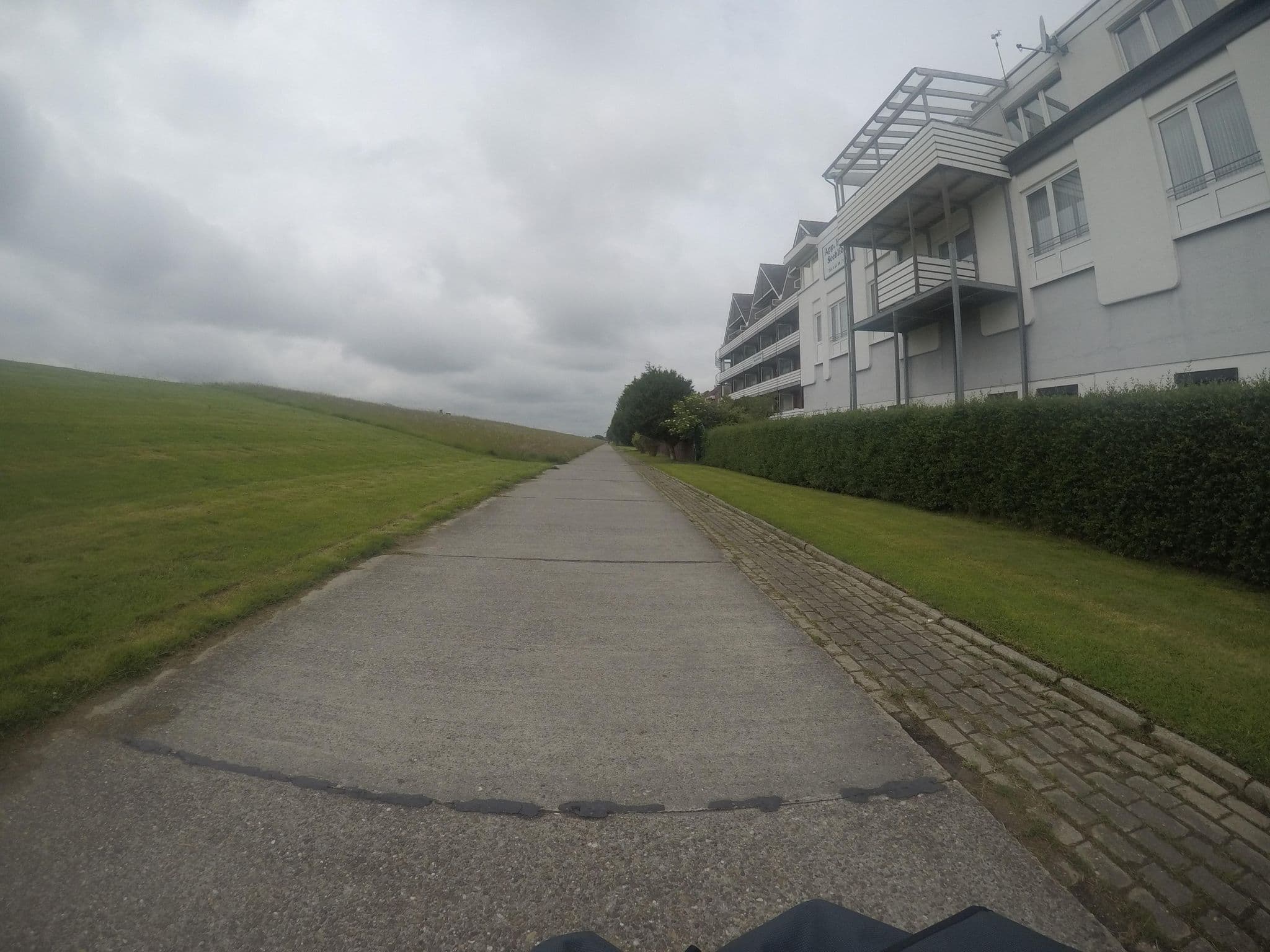Street view near Appartement-Hotel Seeblick, Schillig — © mfa (CC BY-SA · Mapillary)