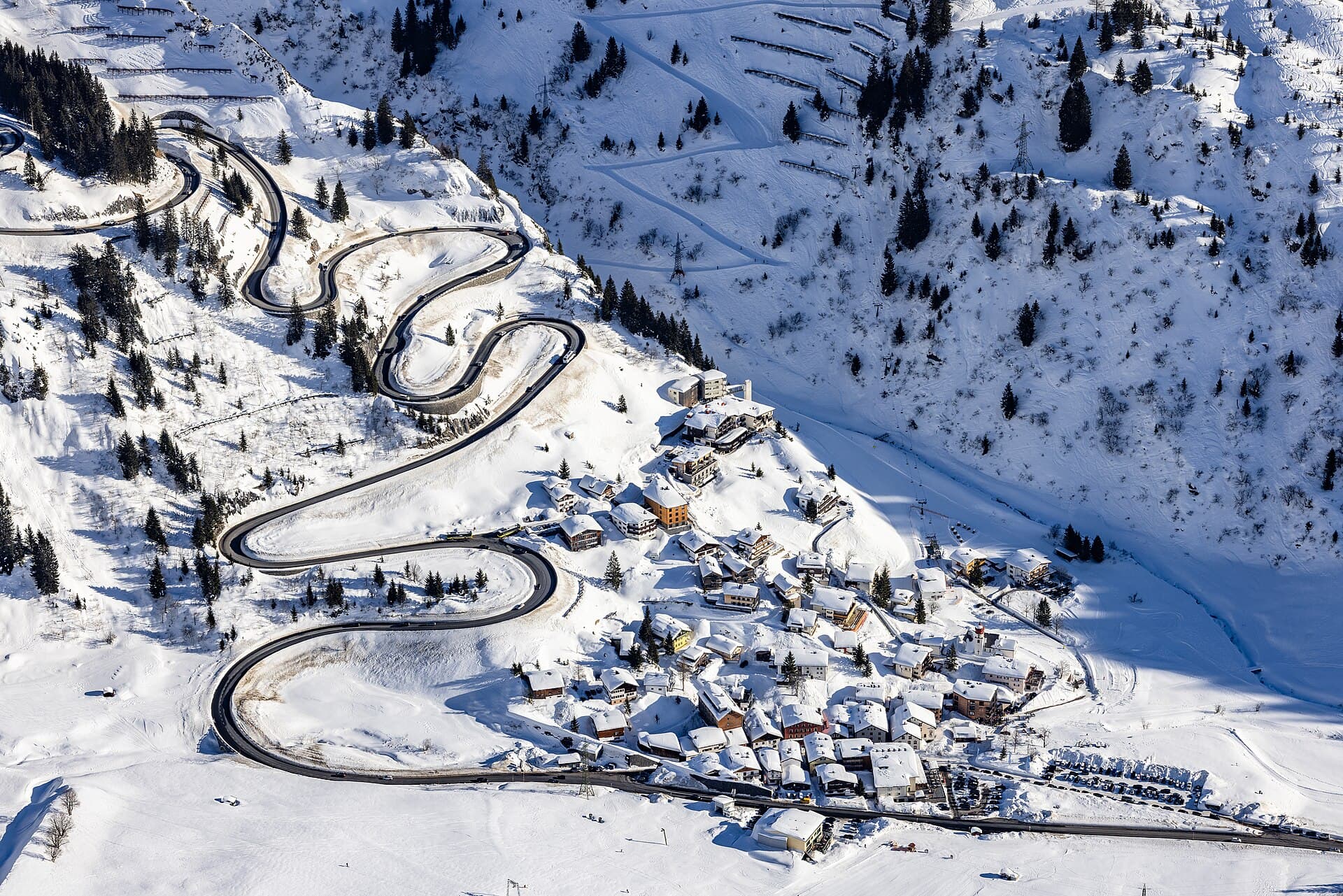 Hotel Arlberg Stuben (via Wikimedia Commons, CC BY-SA 4.0)