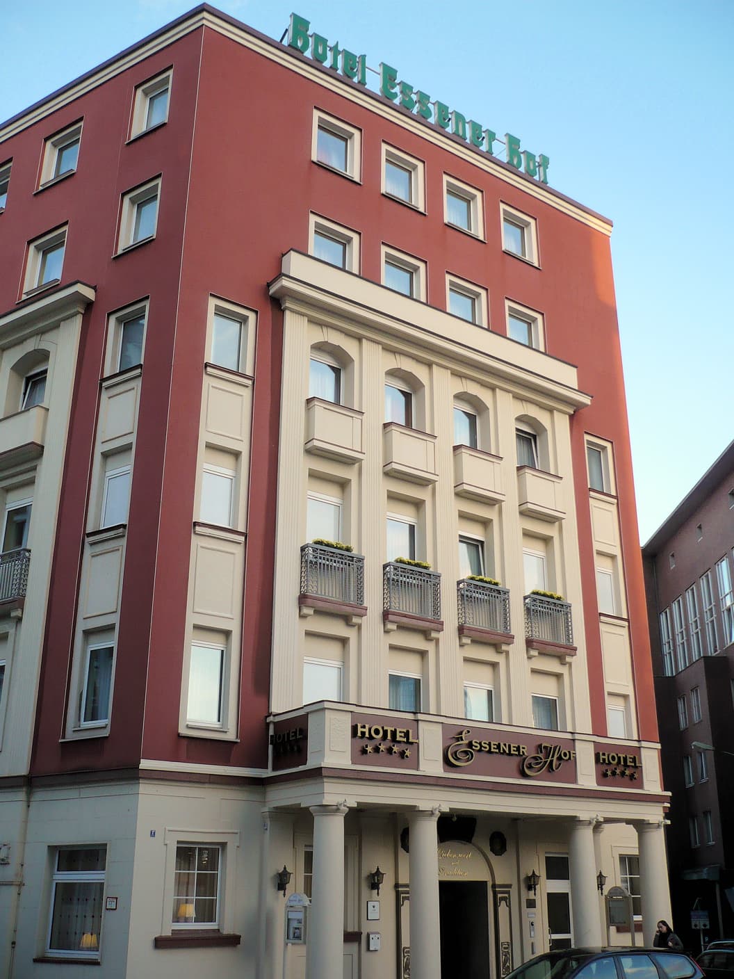 Essener Hof (via Wikimedia Commons, Public domain)