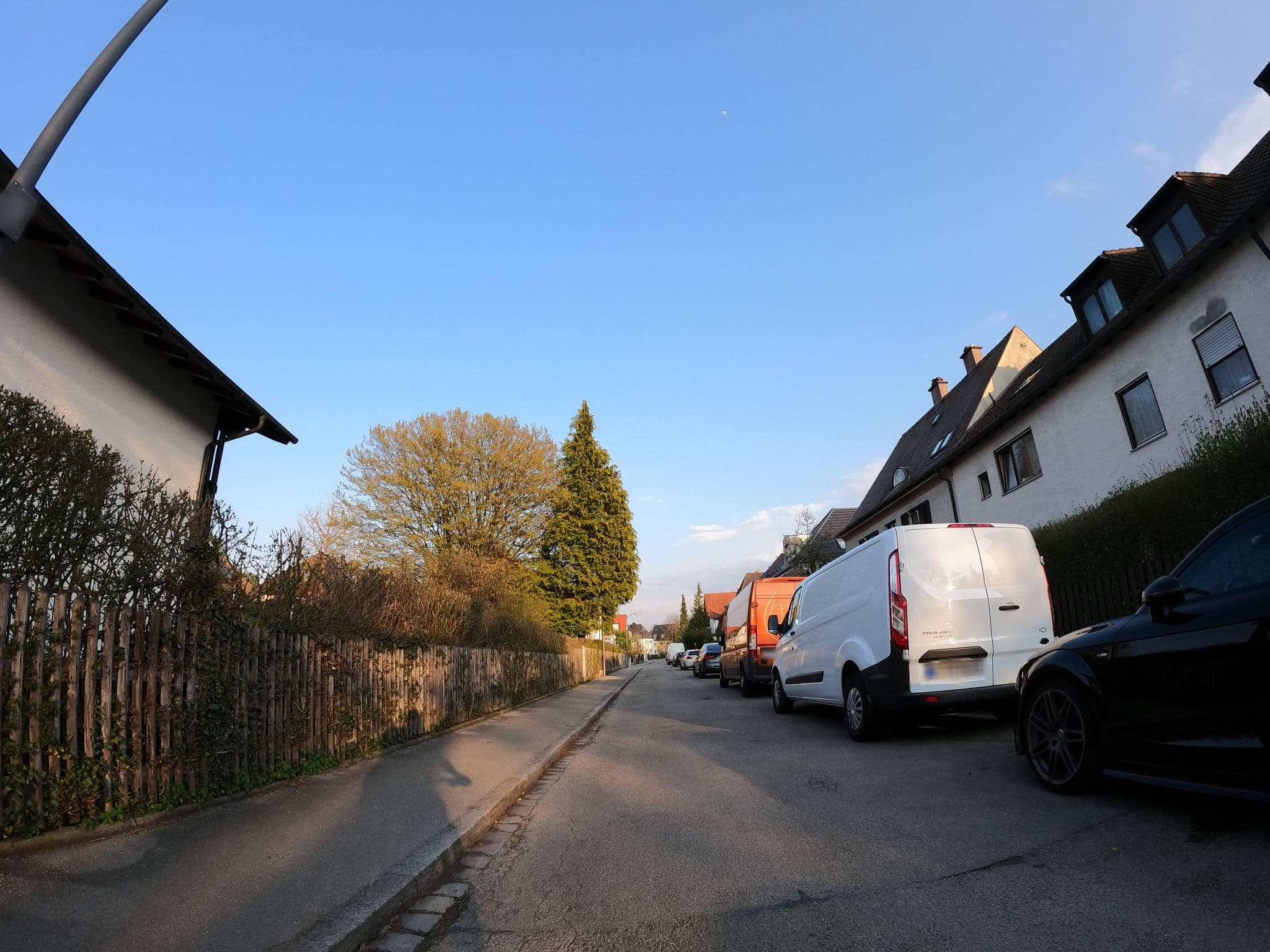 Street view near Gästezimmer in München, Bogenhausen — © strubbl (CC BY-SA · Mapillary)