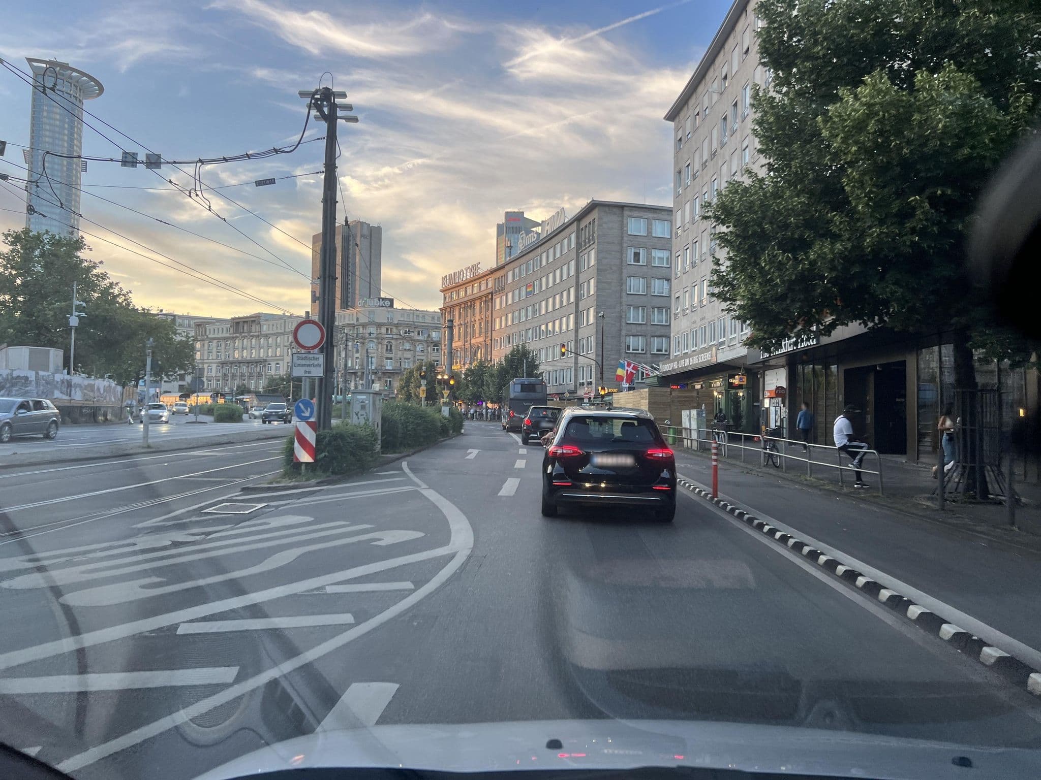 Street view near The Frankfurt Hotel, Frankfurt am Main — © robffm (CC BY-SA · Mapillary)