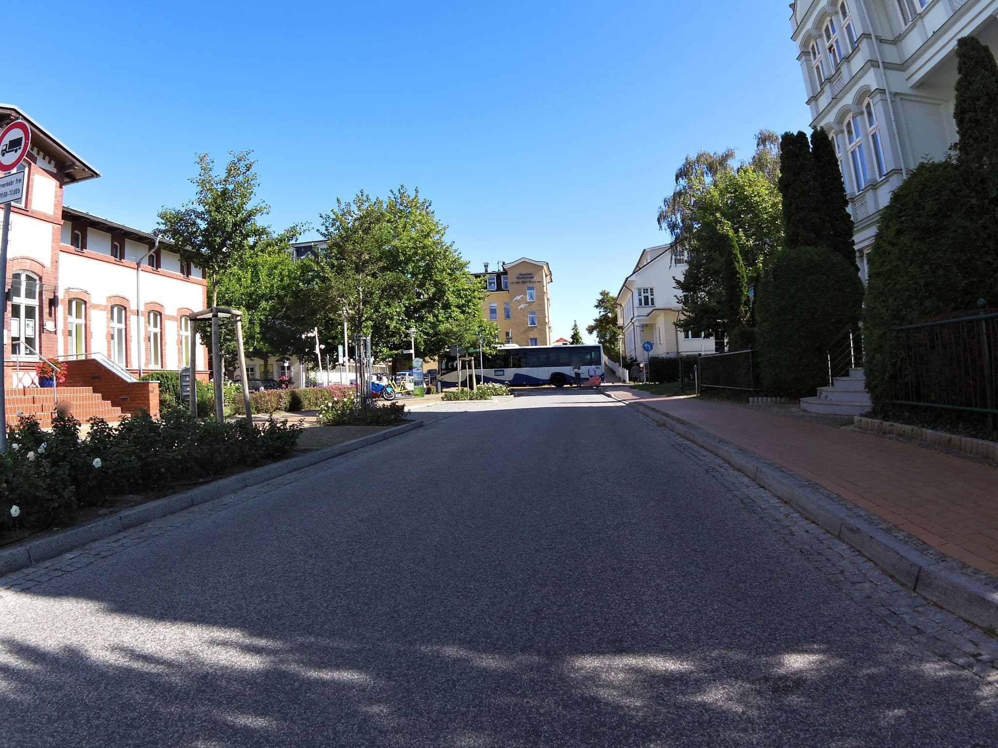 Street view near Hotel Schloonsee, Bansin — © zoegglmeyr (CC BY-SA · Mapillary)