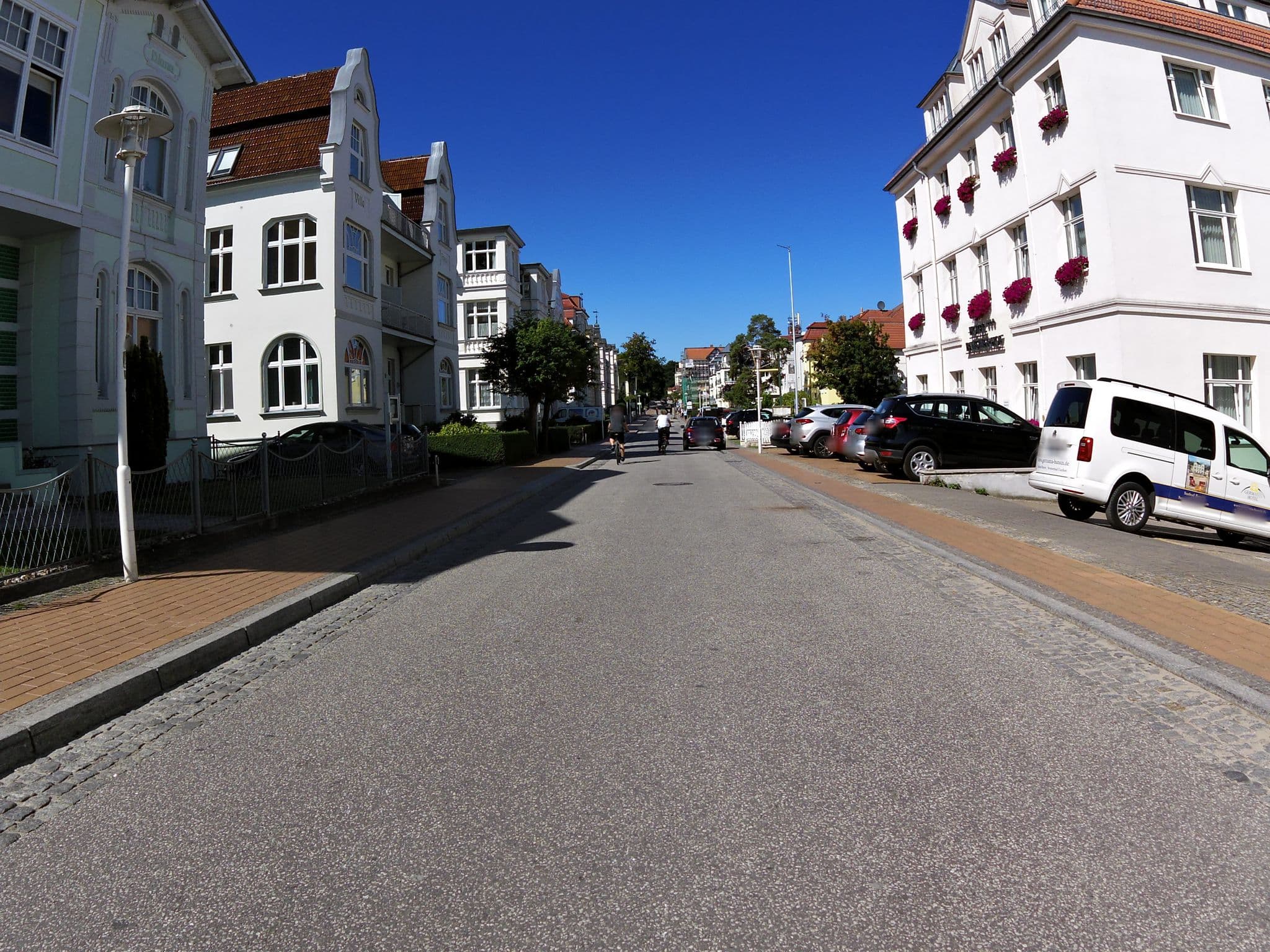 Street view near Hotel Bansiner Hof, Bansin — © zoegglmeyr (CC BY-SA · Mapillary)