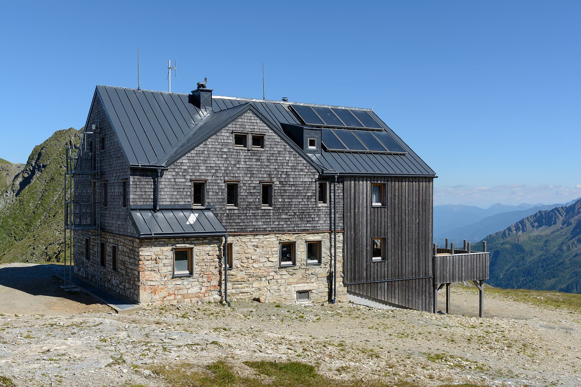 Hagener Hütte (via Wikimedia Commons, CC BY-SA 4.0)