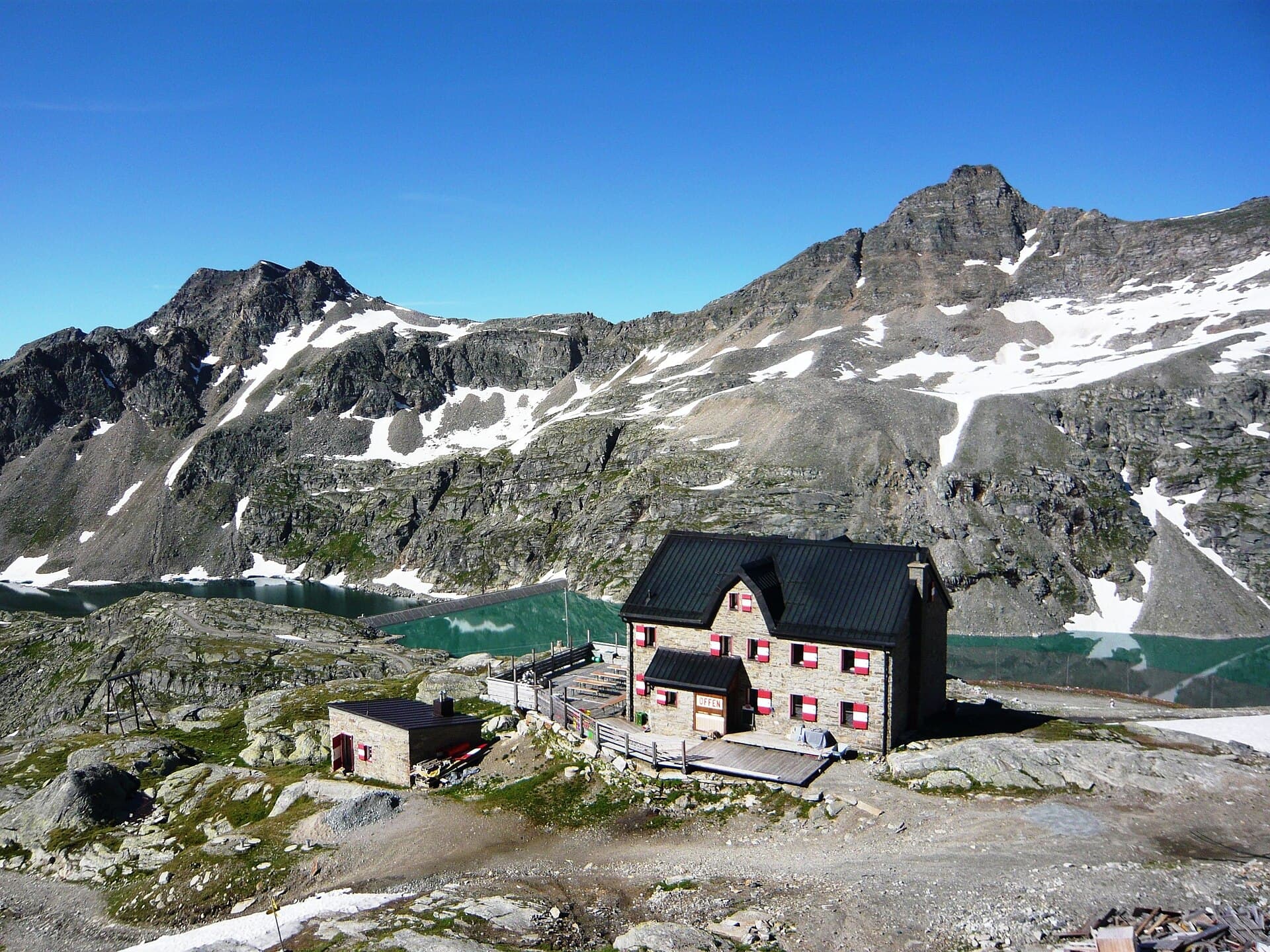Duisburger Hütte (via Wikimedia Commons, CC0)