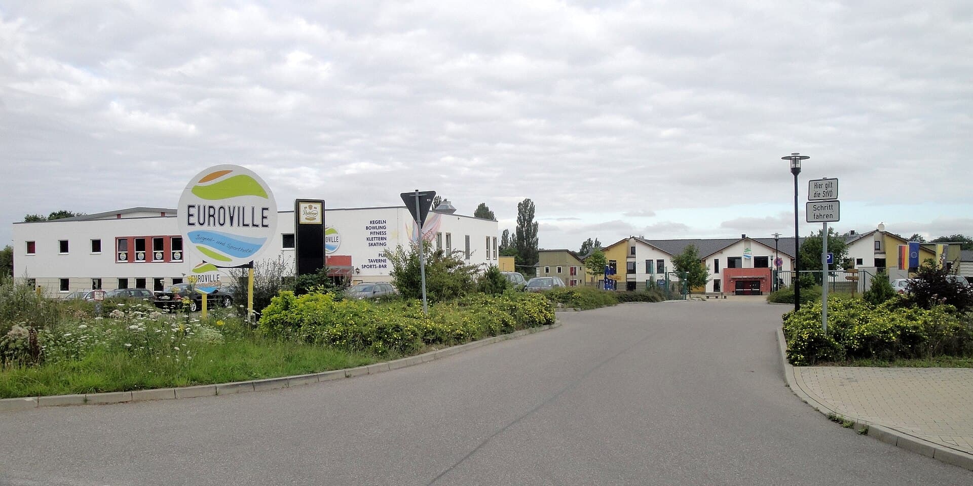 Euroville Jugend- und Sporthotel (via Wikimedia Commons, CC BY-SA 3.0)