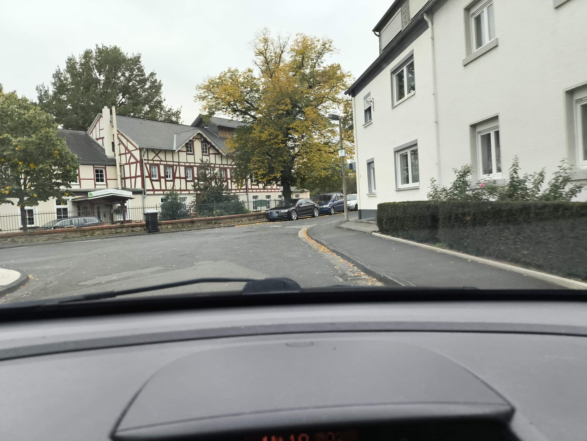 Street view near Hotel Garni Lindenmühle, Bad Neuenahr-Ahrweiler — © wolly79 (CC BY-SA · Mapillary)