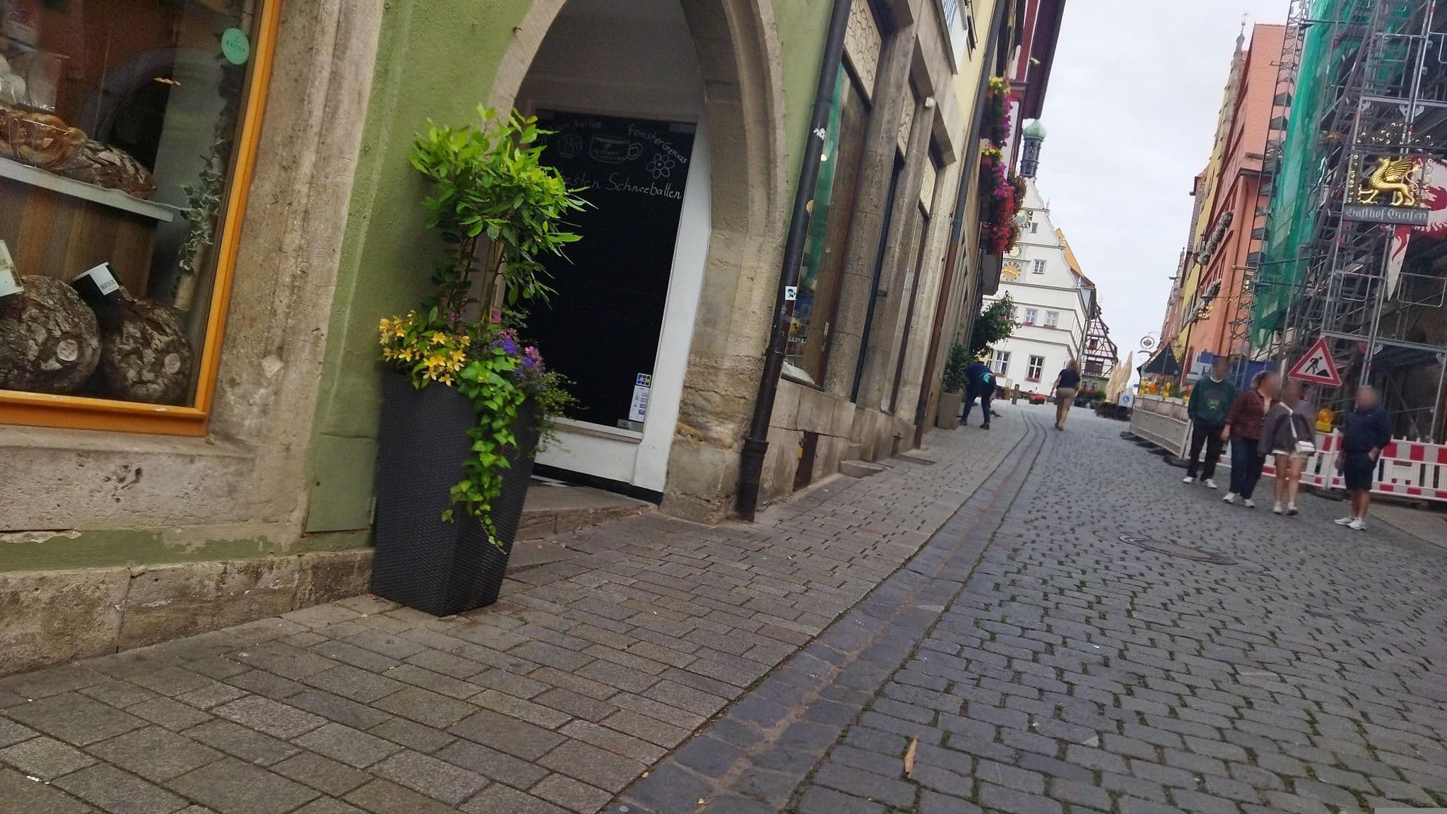 Street view near Hotel-Gasthof Goldener Greifen, Rothenburg ob der Tauber — © changchun1 (CC BY-SA · Mapillary)