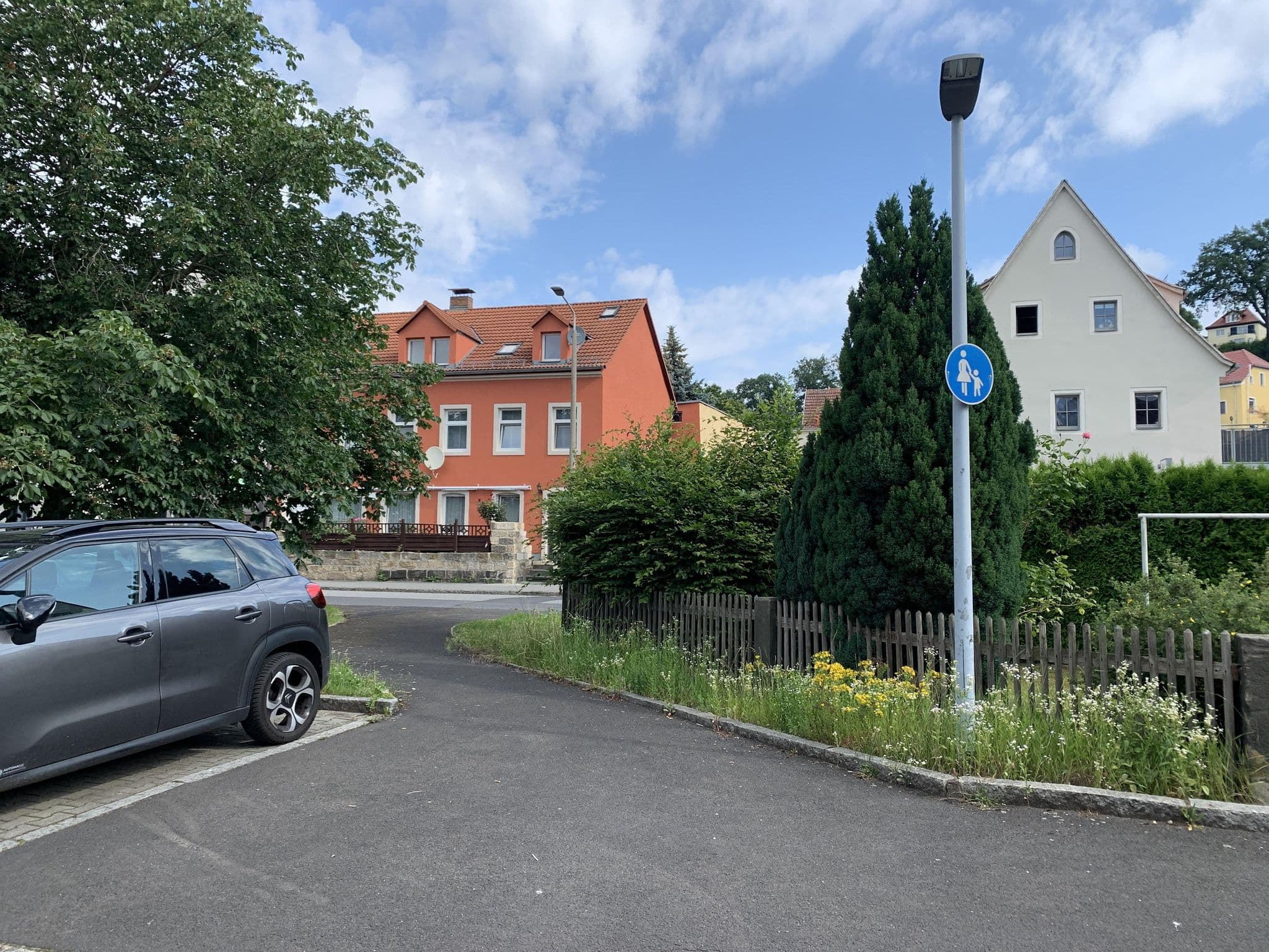 Street view near Ferienwohnung am Hauptplatz, Pirna — © hasienda (CC BY-SA · Mapillary)