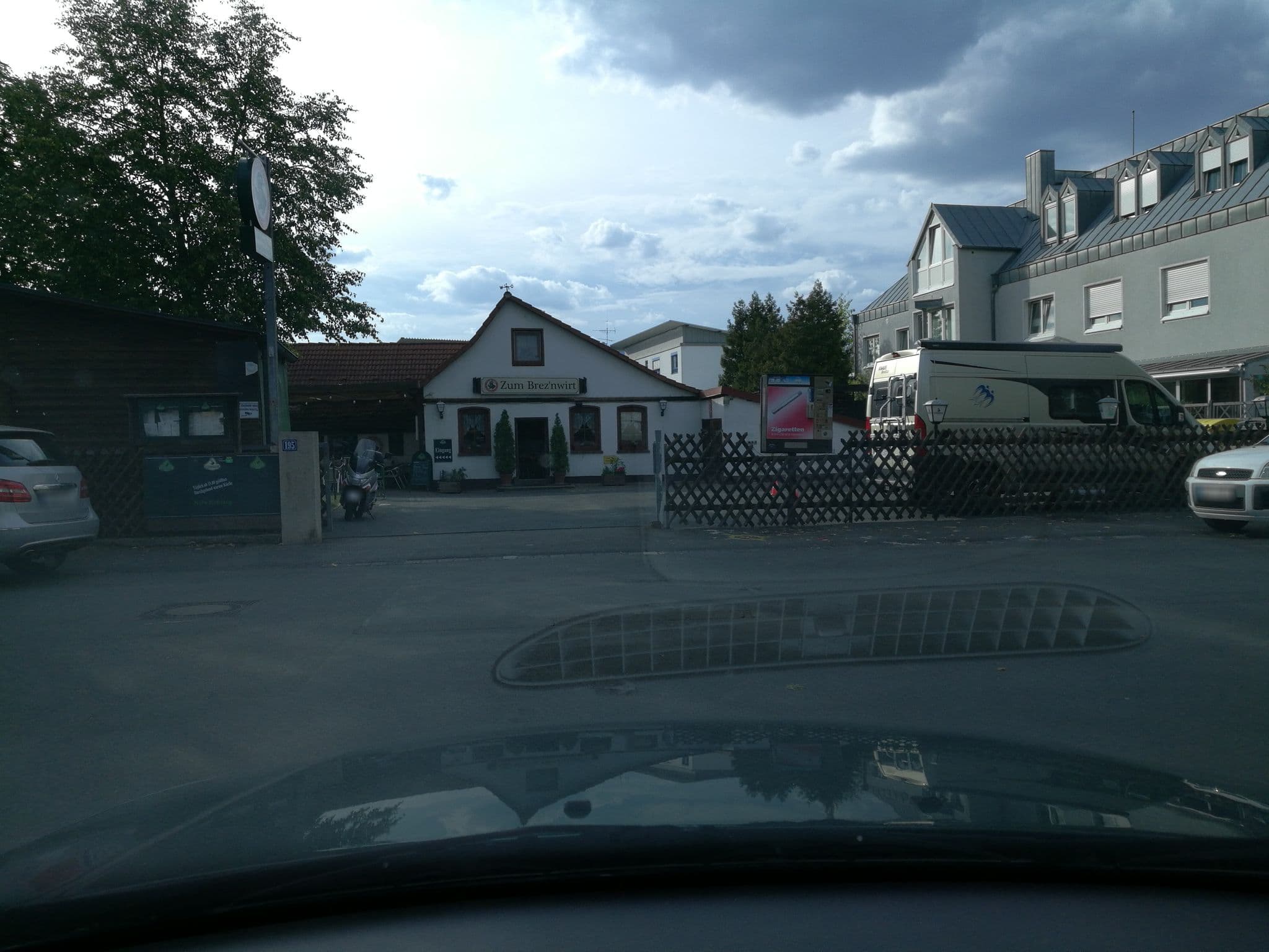 Street view near Stellplatz Zum Brez'nwirt, Nuremberg — © mike409 (CC BY-SA · Mapillary)