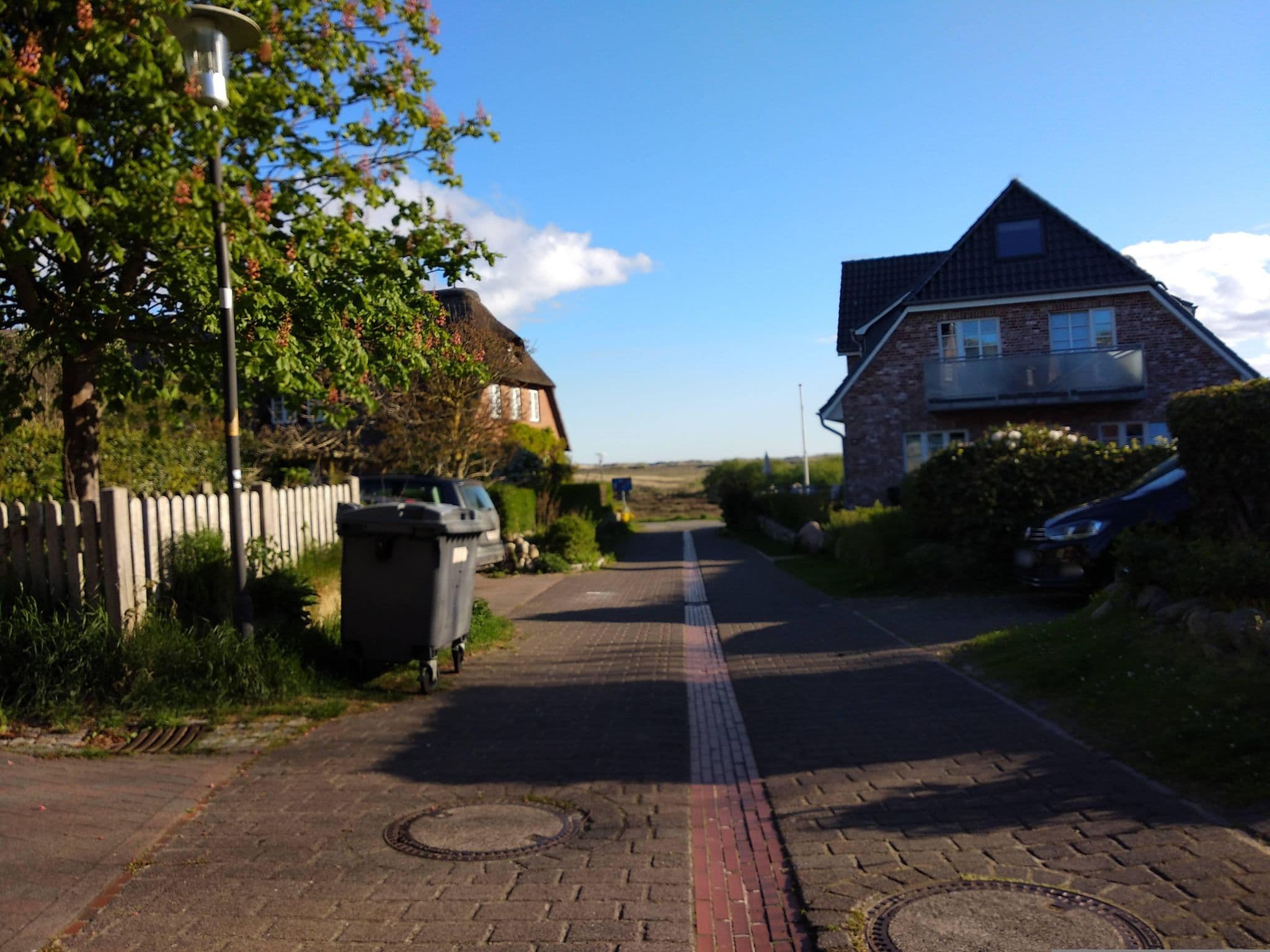 Street view near Sütjers Hüs, Wyk auf Föhr — © steinm (CC BY-SA · Mapillary)
