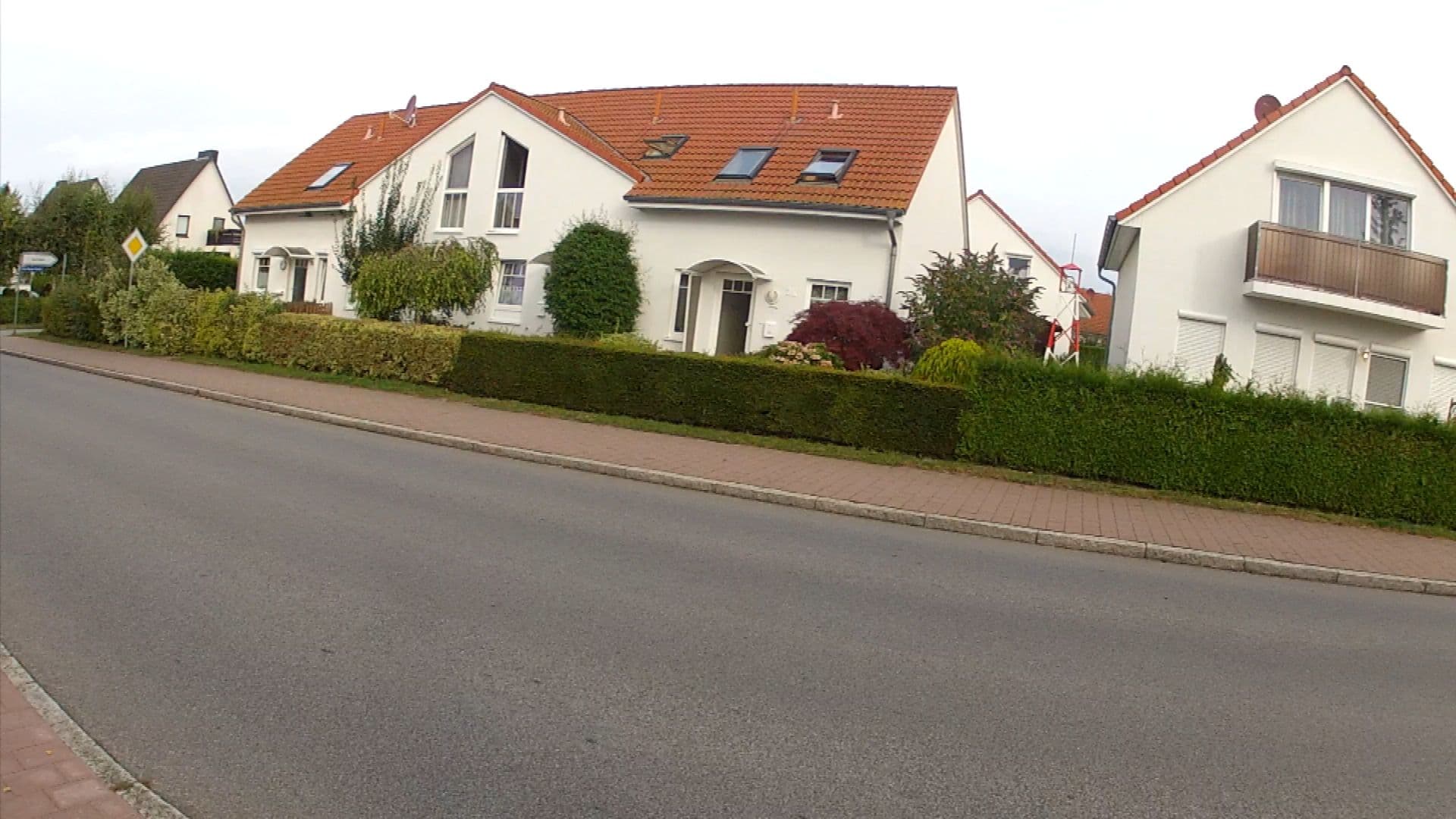 Street view near Residenz Bernstein, Bastorf — © fahrradfahrer (CC BY-SA · Mapillary)